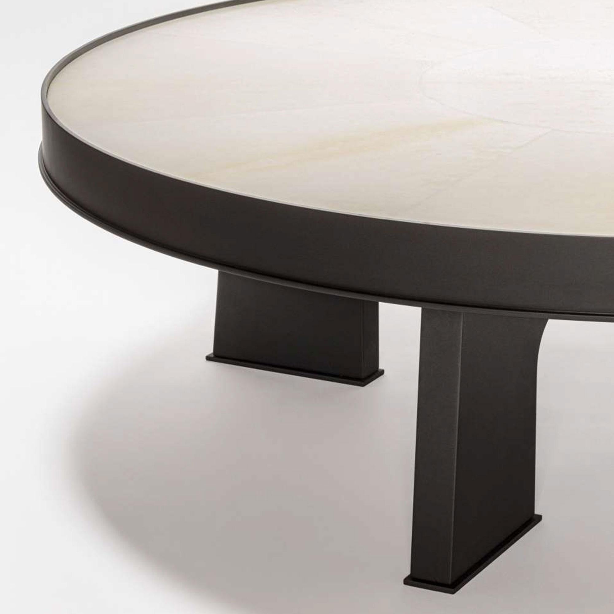Depuis près de vingt ans, la marque Giobagnara allie savoir-faire traditionnel et technologie de pointe pour produire une élégance de haut niveau. Avec des créations luxueuses disponibles dans une palette de couleurs unique et pratiquement illimitée