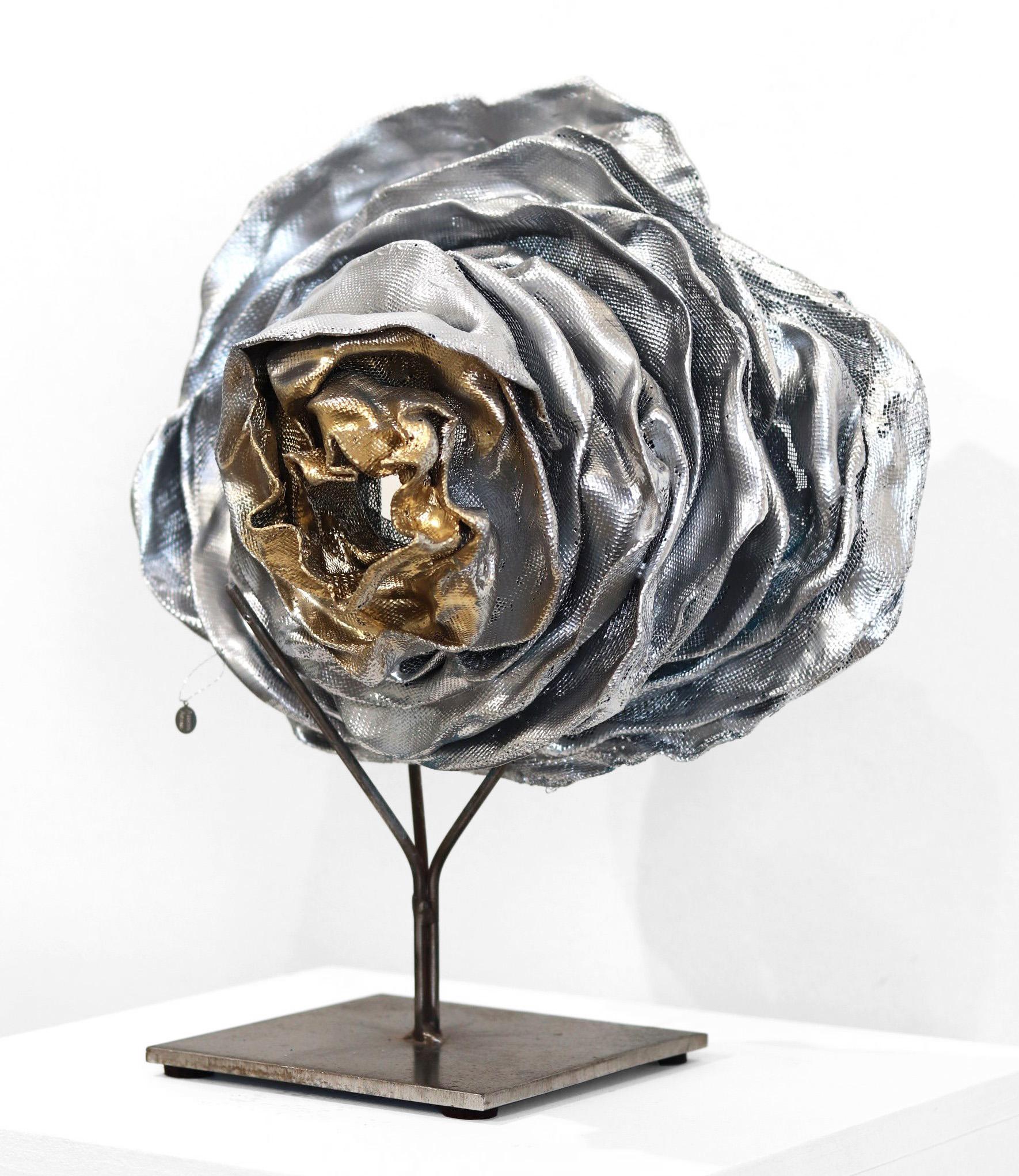 Rose bruni -  Sculpture d'origine de table en métal contemporaine en vente 2