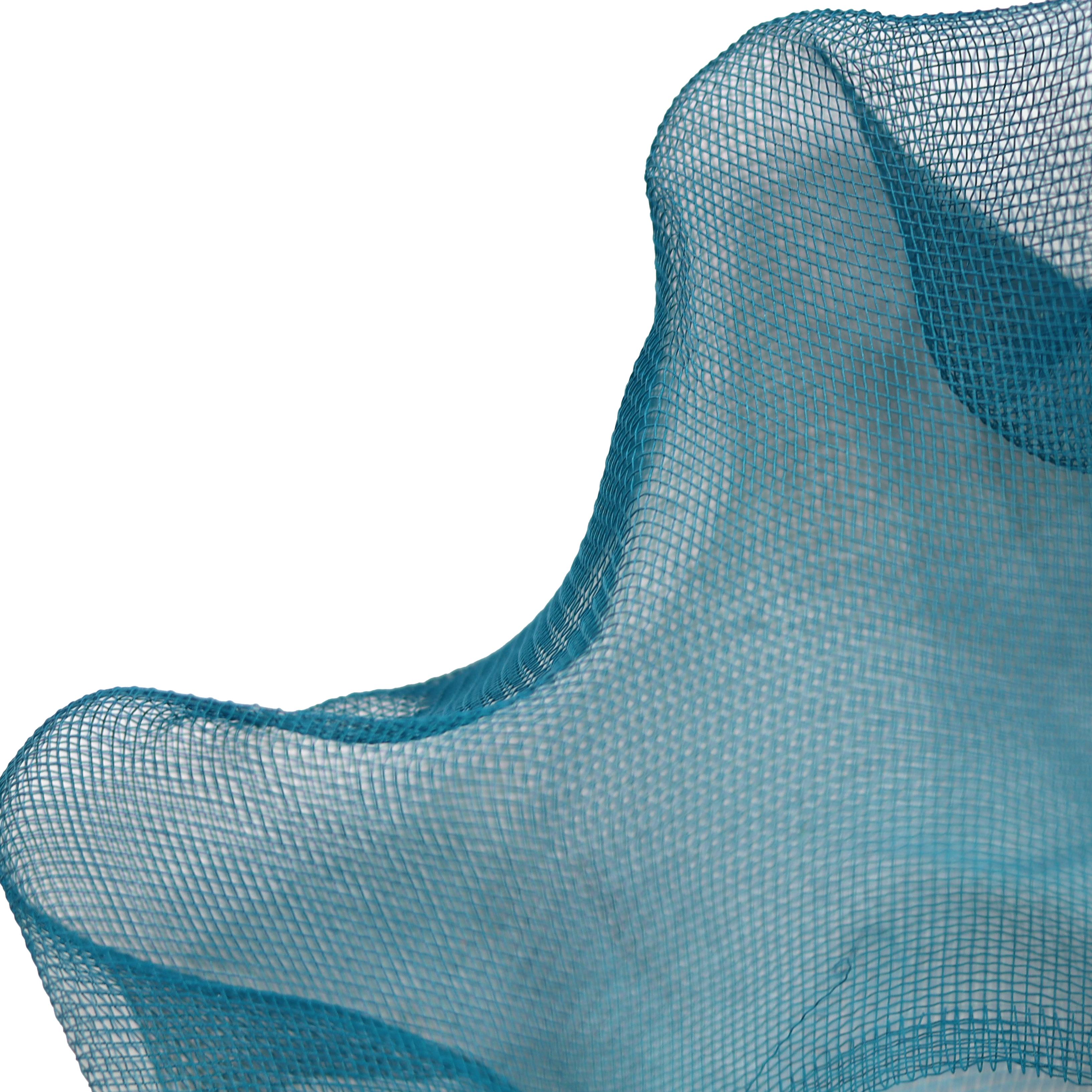 Les sculptures métalliques modernes d'Atticus Adams, composées de manière organique, incarnent le pouvoir de transformation de l'art, illustrant la création de beauté, de signification et d'impact émotionnel à partir de matériaux industriels.