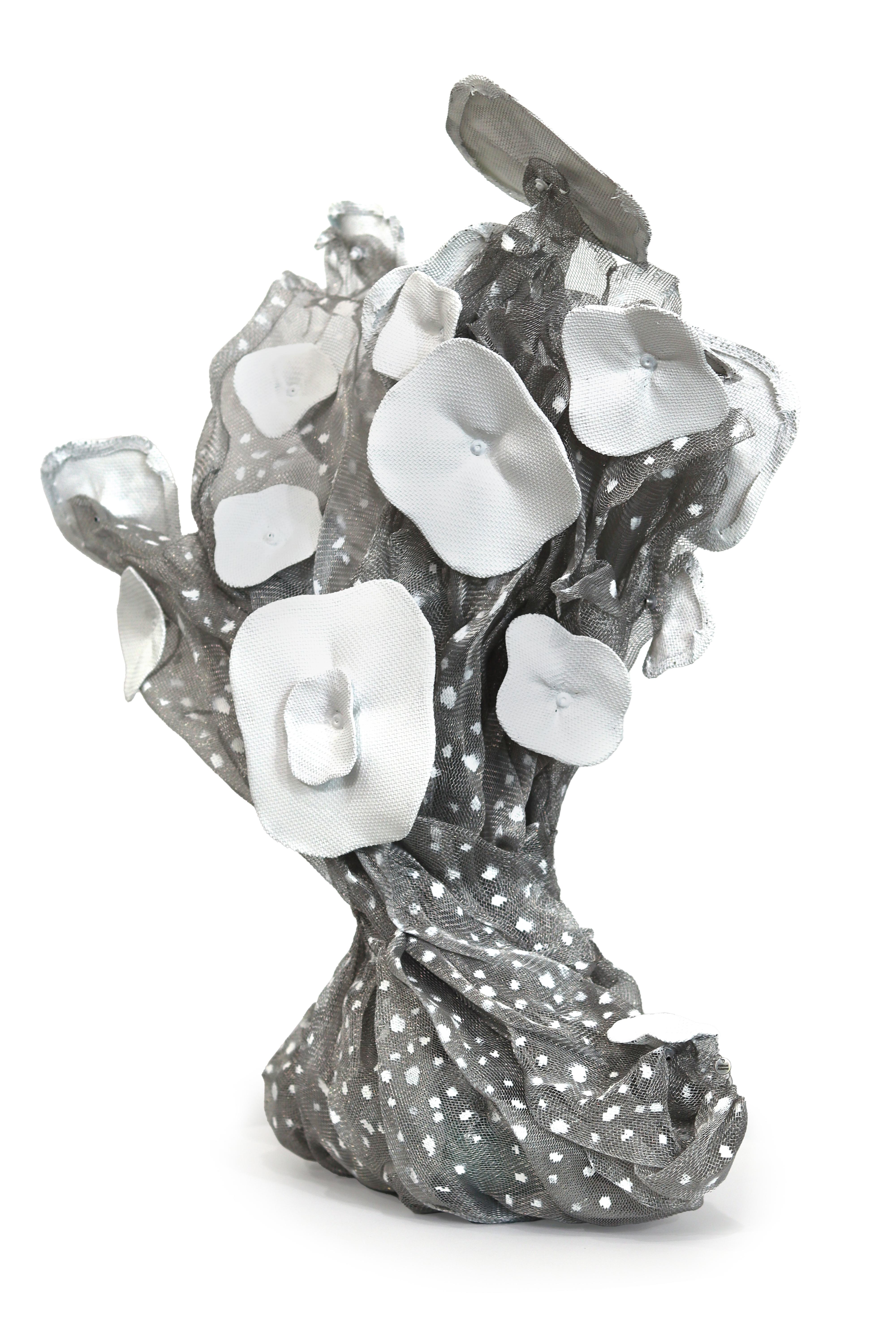 Hydrangea Bundle - Contemporary Abstract Floral Mixed Media Small Sculpture For Sale 8