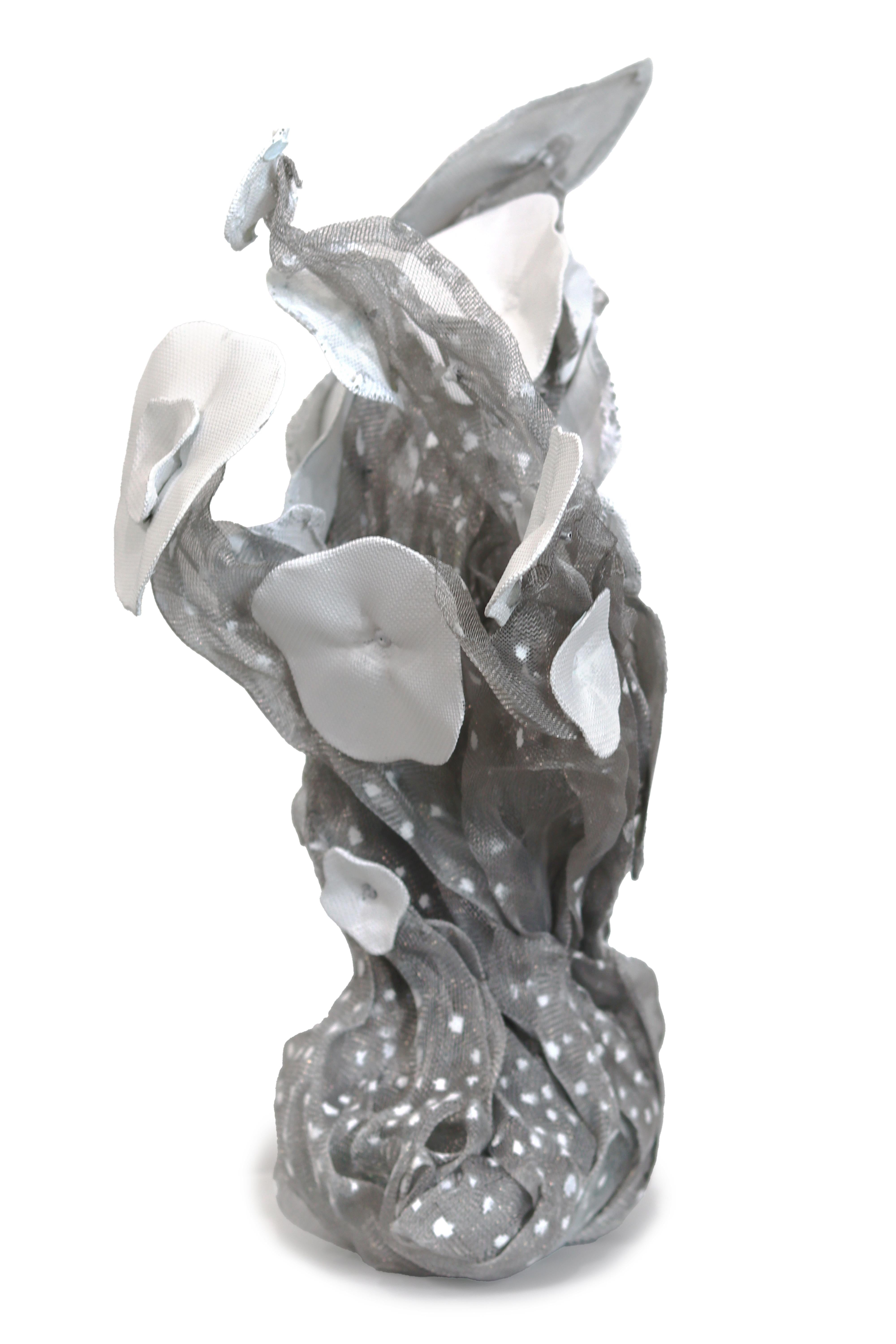 Hydrangea Bundle - Contemporary Abstract Floral Mixed Media Small Sculpture For Sale 1