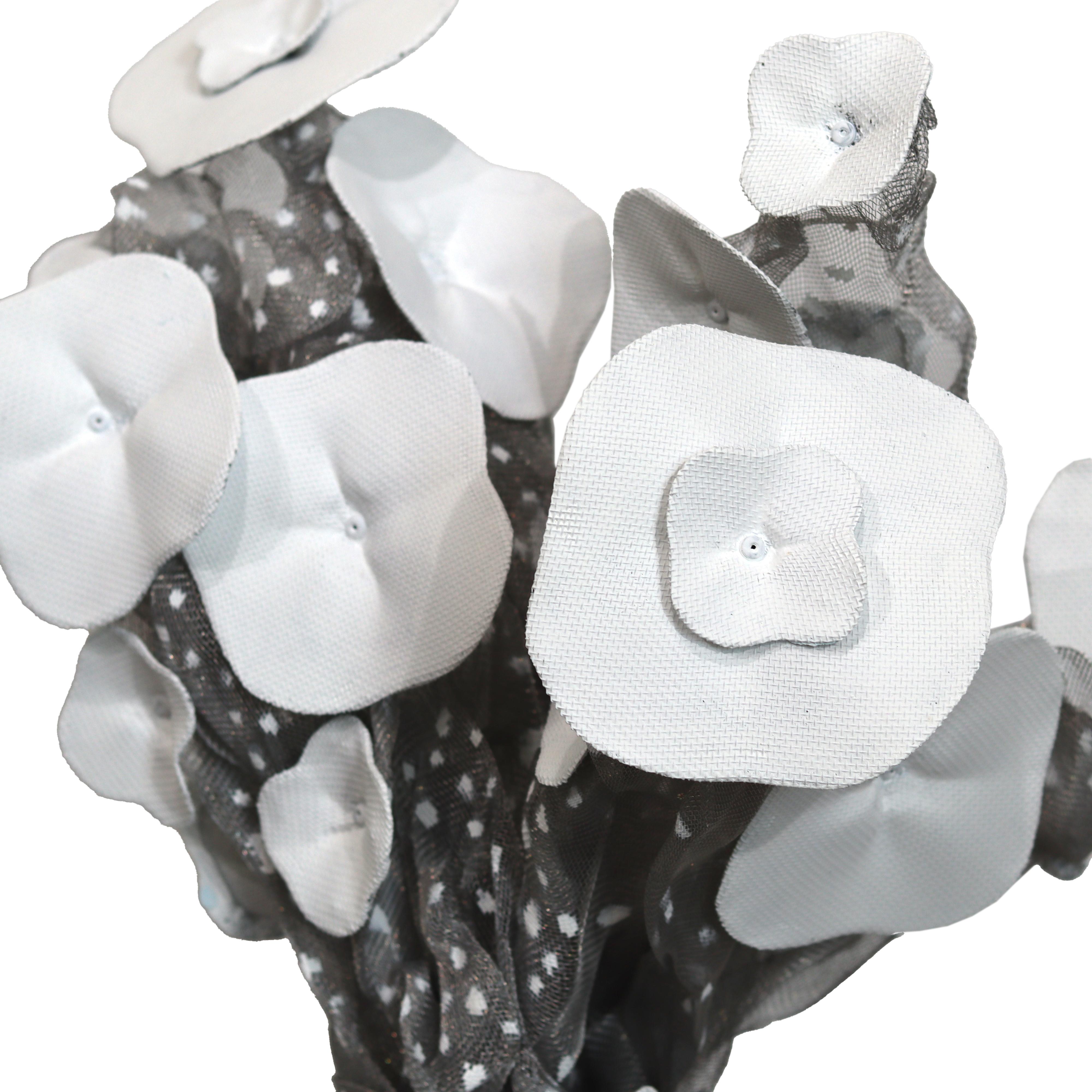 Hydrangea Bundle - Contemporary Abstract Floral Mixed Media Small Sculpture For Sale 4