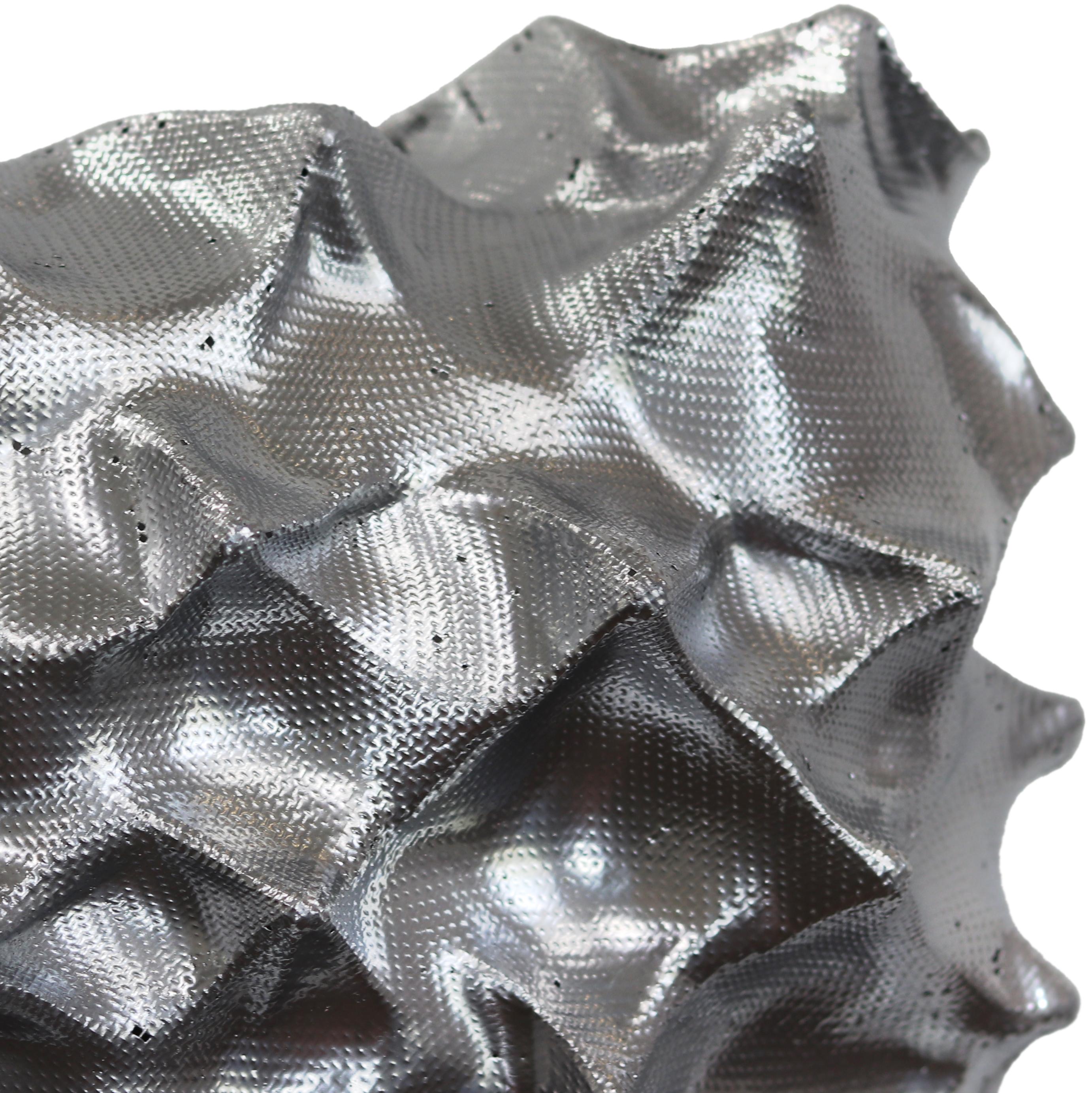 Pillow Cloud II - Zeitgenössisches abstraktes metallisches dreidimensionales Wandkunstwerk im Angebot 1