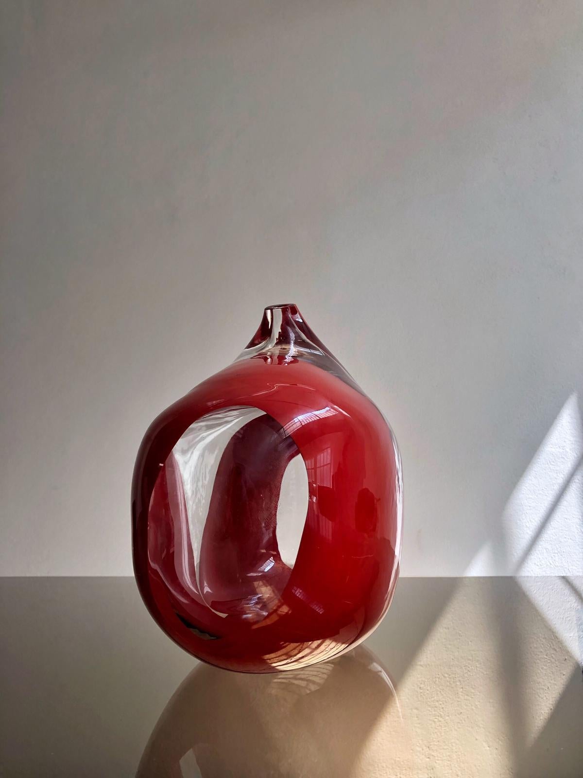Attimo Hand Blown Murano Glass Red Vase designed by Hannes Peer, Ermes Glass For Sale 1