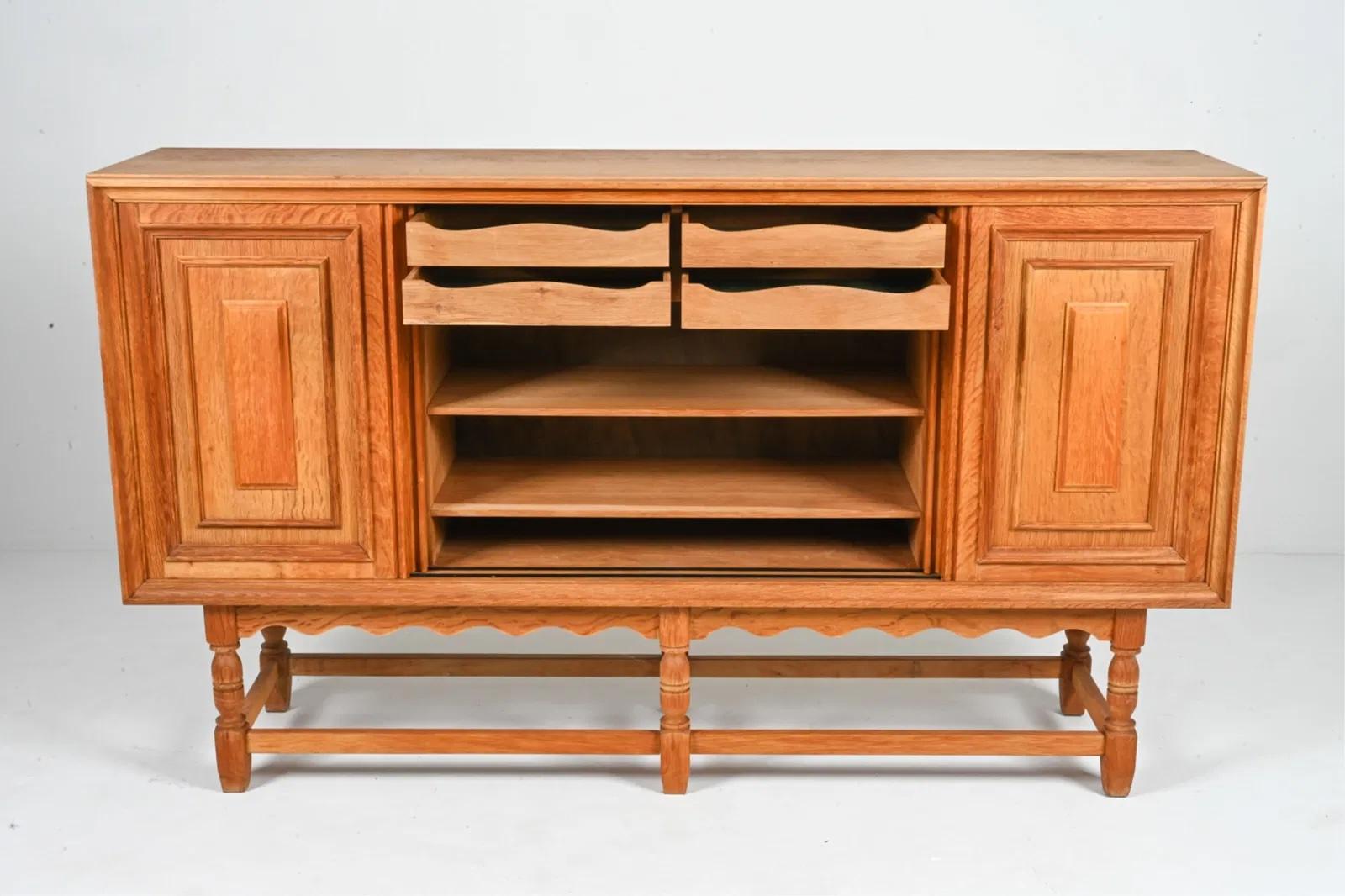 Danois Attr. Armoire haute Henning Kjaernulf Oak Oak en vente