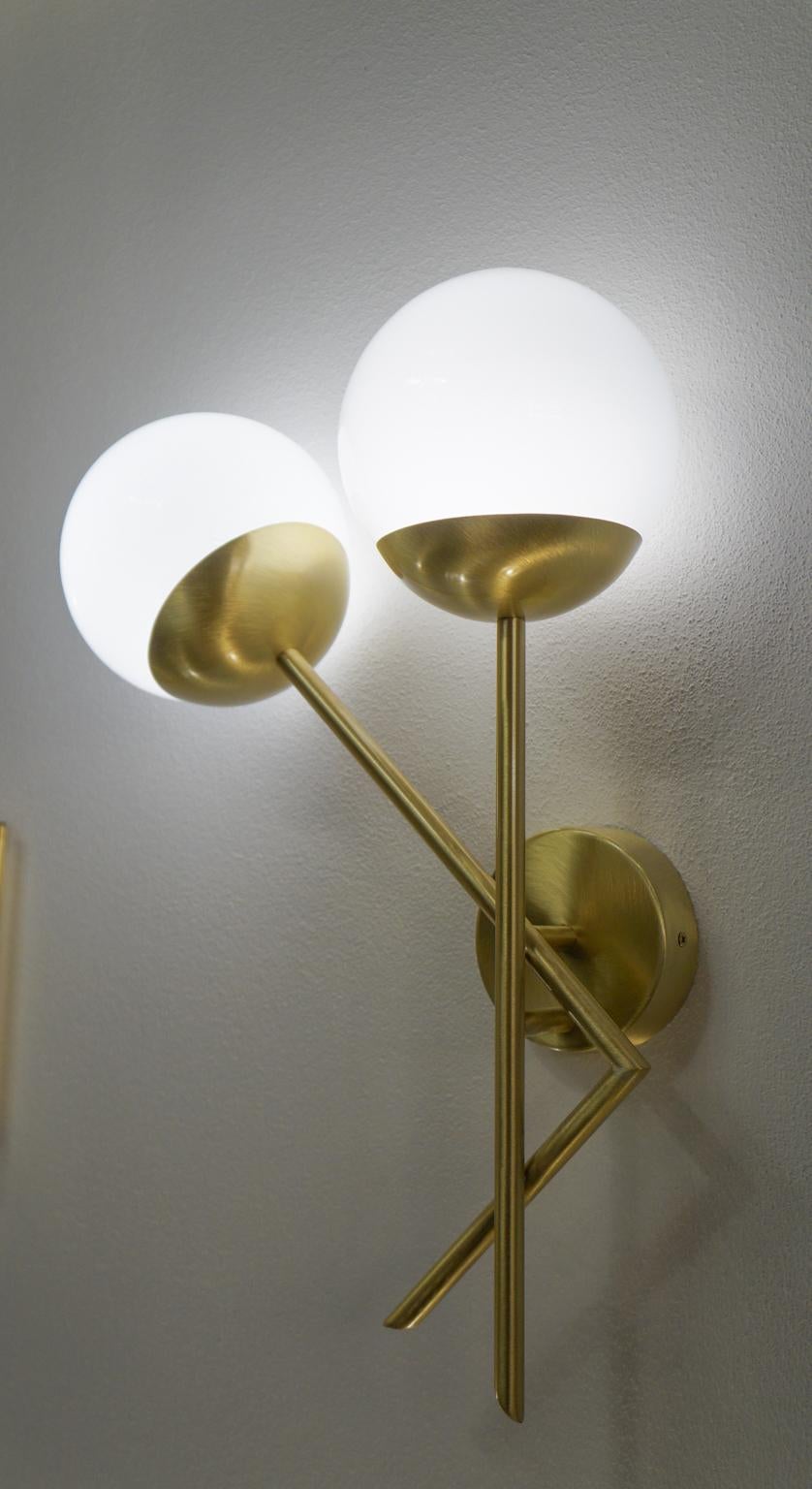 Attributed Stilnovo Mid-Century Modern White Pair of Murano Glass Wall Sconces For Sale 6