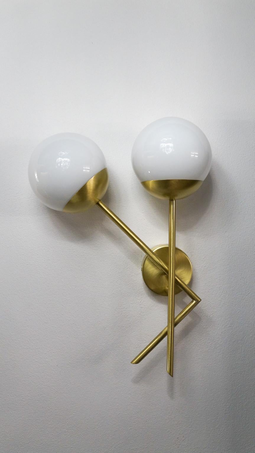 Attributed Stilnovo Mid-Century Modern White Pair of Murano Glass Wall Sconces For Sale 7