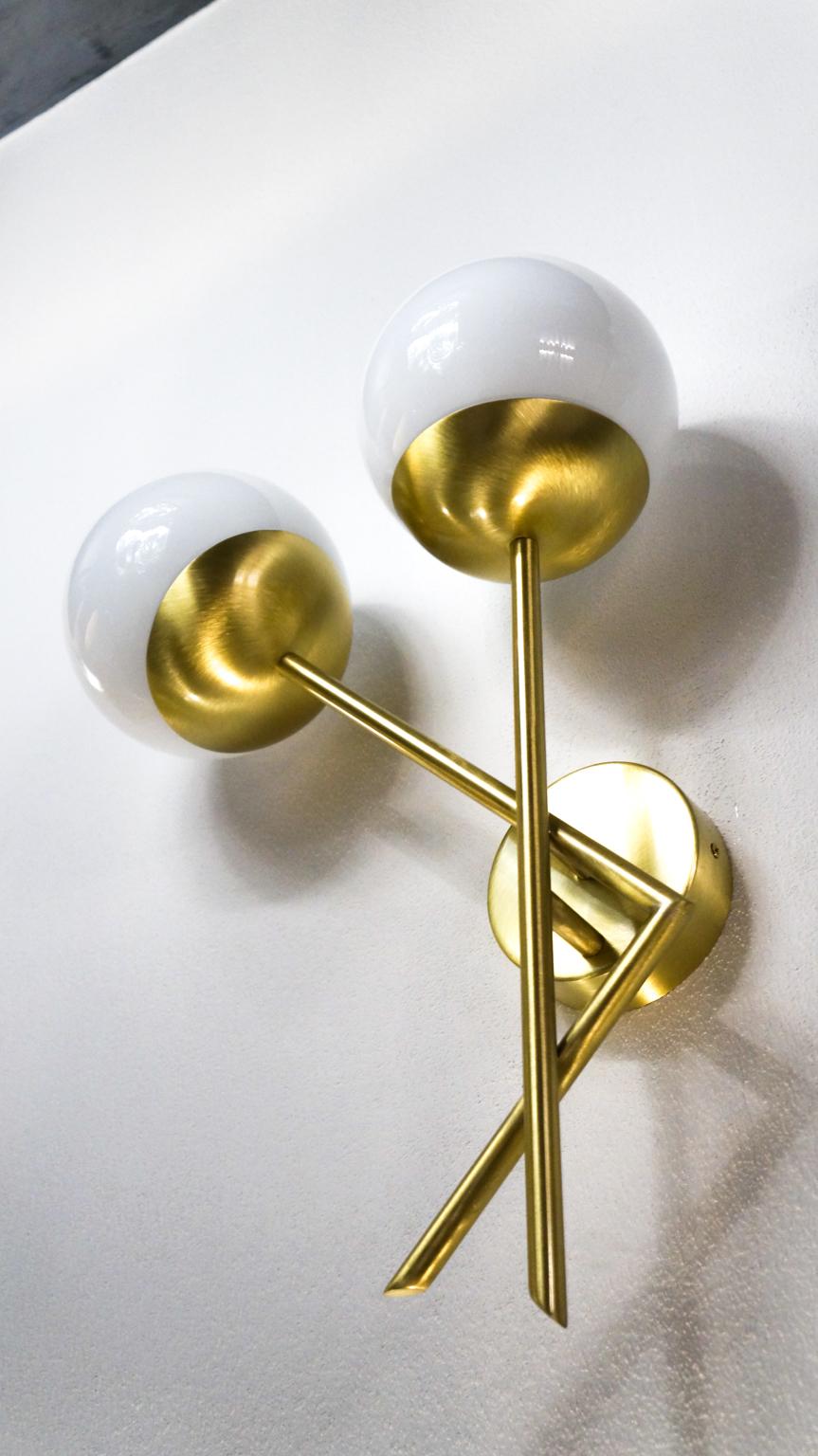 Attributed Stilnovo Mid-Century Modern White Pair of Murano Glass Wall Sconces For Sale 12