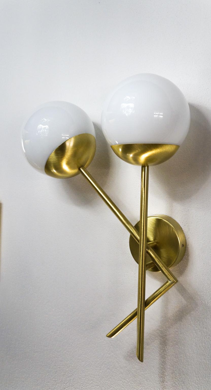 Attributed Stilnovo Mid-Century Modern White Pair of Murano Glass Wall Sconces For Sale 13