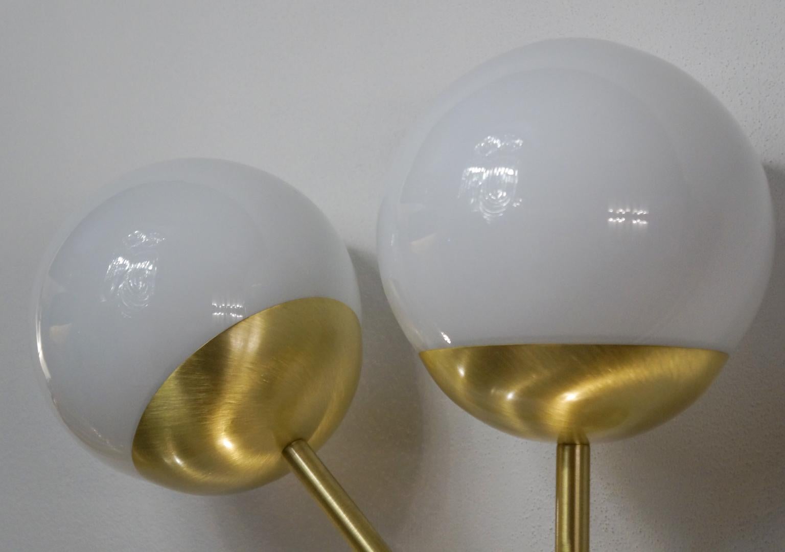 Attributed Stilnovo Mid-Century Modern White Pair of Murano Glass Wall Sconces For Sale 14