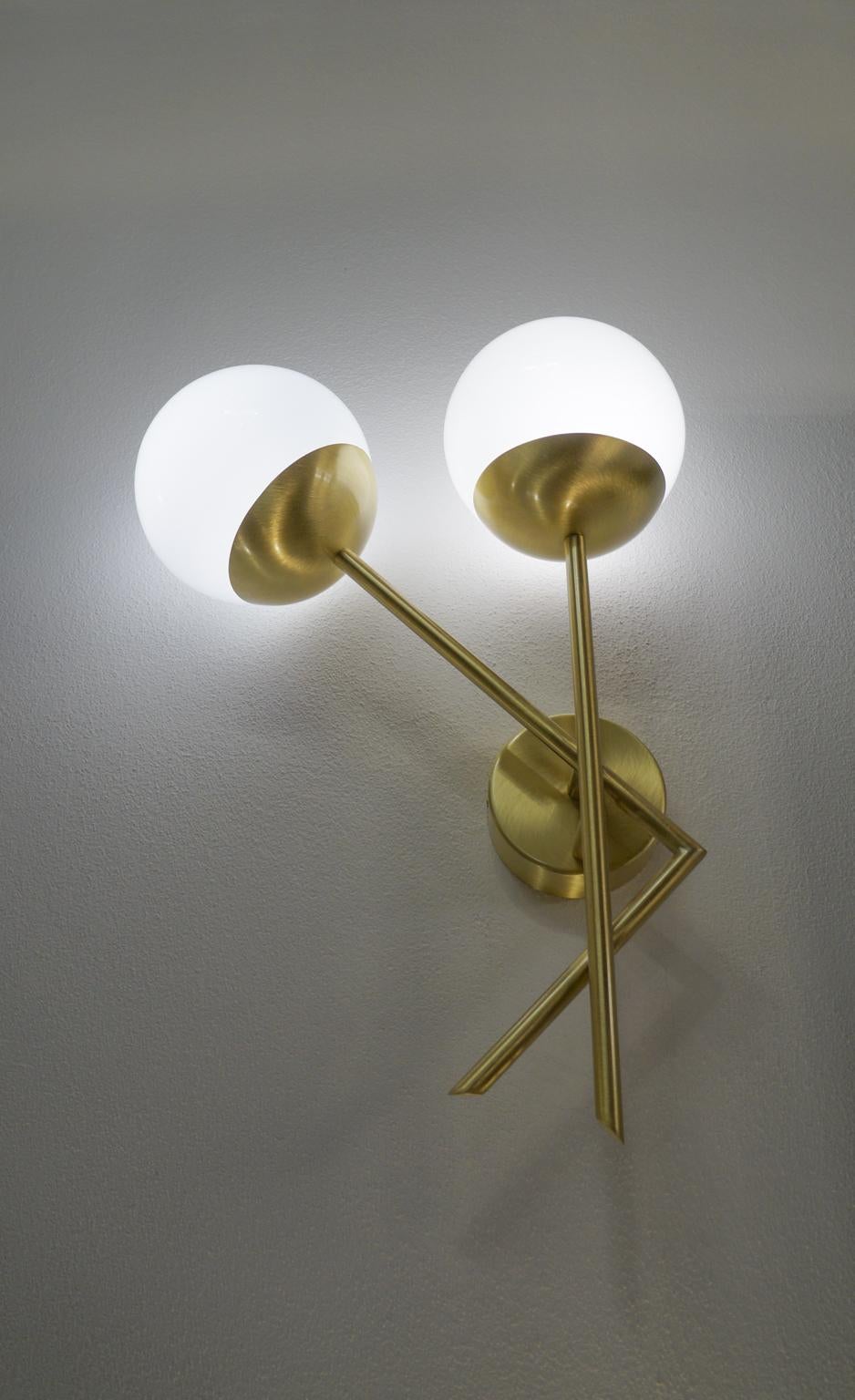 Attributed Stilnovo Mid-Century Modern White Pair of Murano Glass Wall Sconces For Sale 1