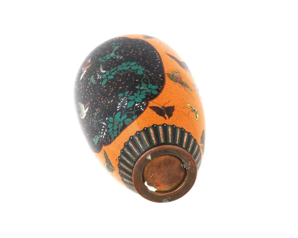 Antike japanische Cloisonné-Schmetterlingsvase aus Goldstein und Emaille, Honda zugeschrieben Honda im Angebot 2