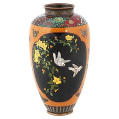 Vase papillon japonais ancien en cloisonné, pierre d'or et émail attribué à Honda