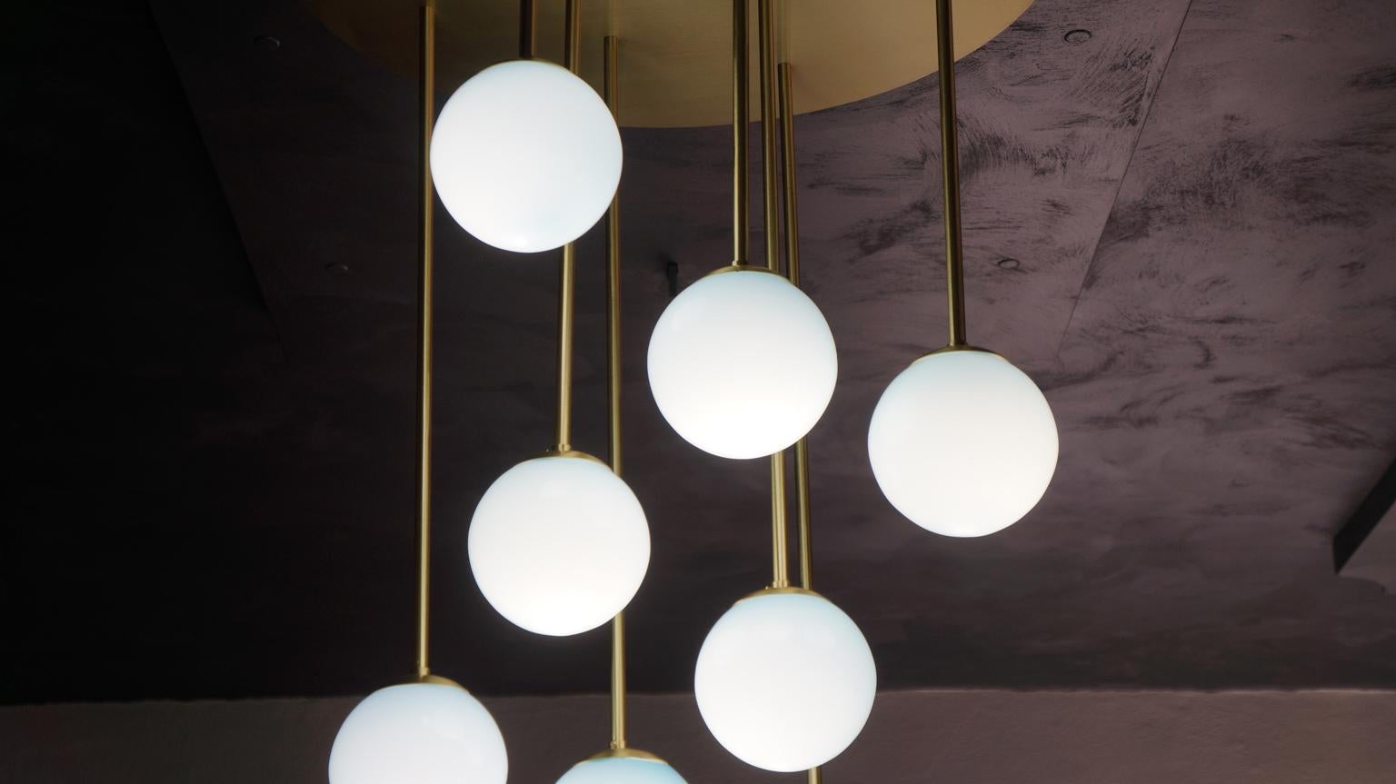 Attr. a Toso Lampadario moderno di metà secolo in vetro di Murano blu Atomi, anni '82 in vendita 5