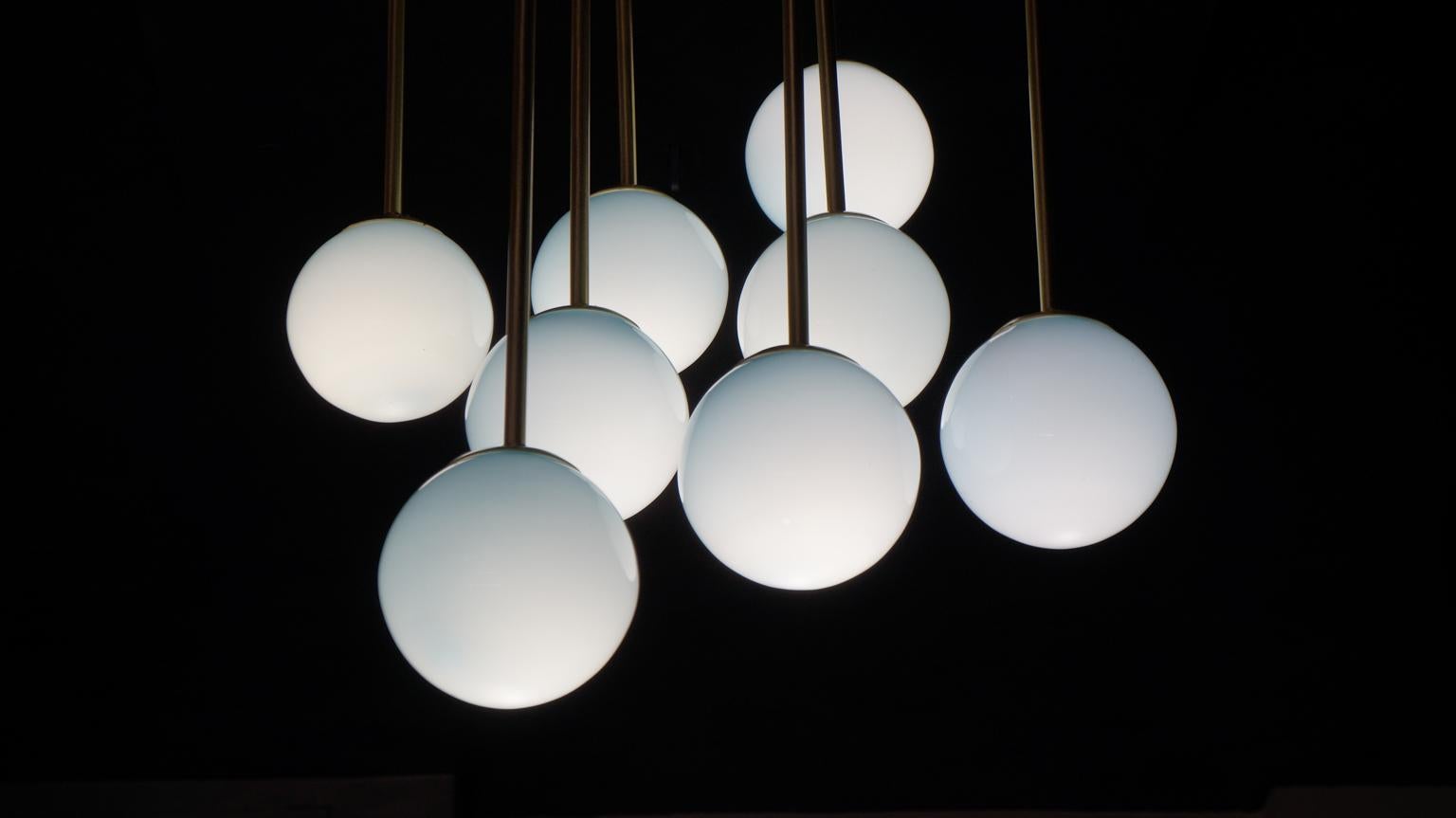 Attr. a Toso Lampadario moderno di metà secolo in vetro di Murano blu Atomi, anni '82 in vendita 9