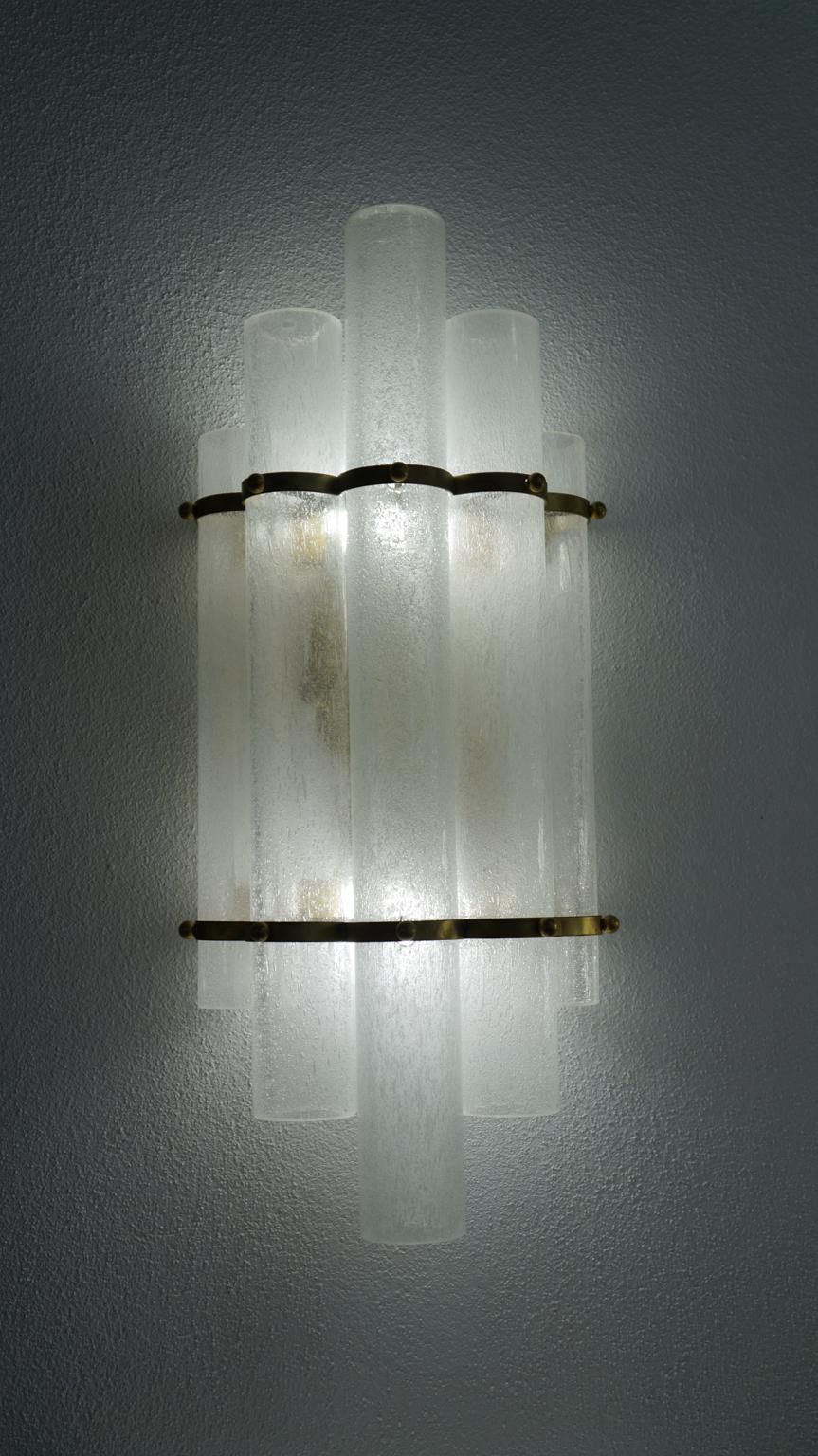 Attr. Venini Mid-Century Modern Pulegoso Pair of Murano Glass Wall Sconces, 1960 For Sale 4