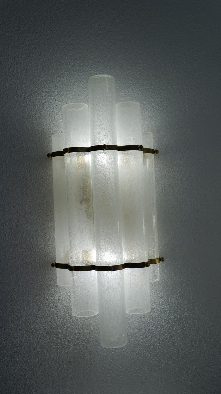 Attr. Venini Mid-Century Modern Pulegoso Pair of Murano Glass Wall Sconces, 1960 For Sale 5