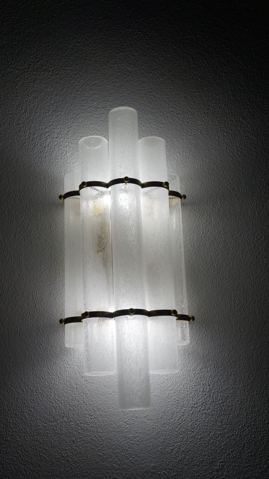 Attr. Venini Mid-Century Modern Pulegoso Pair of Murano Glass Wall Sconces, 1960 For Sale 12