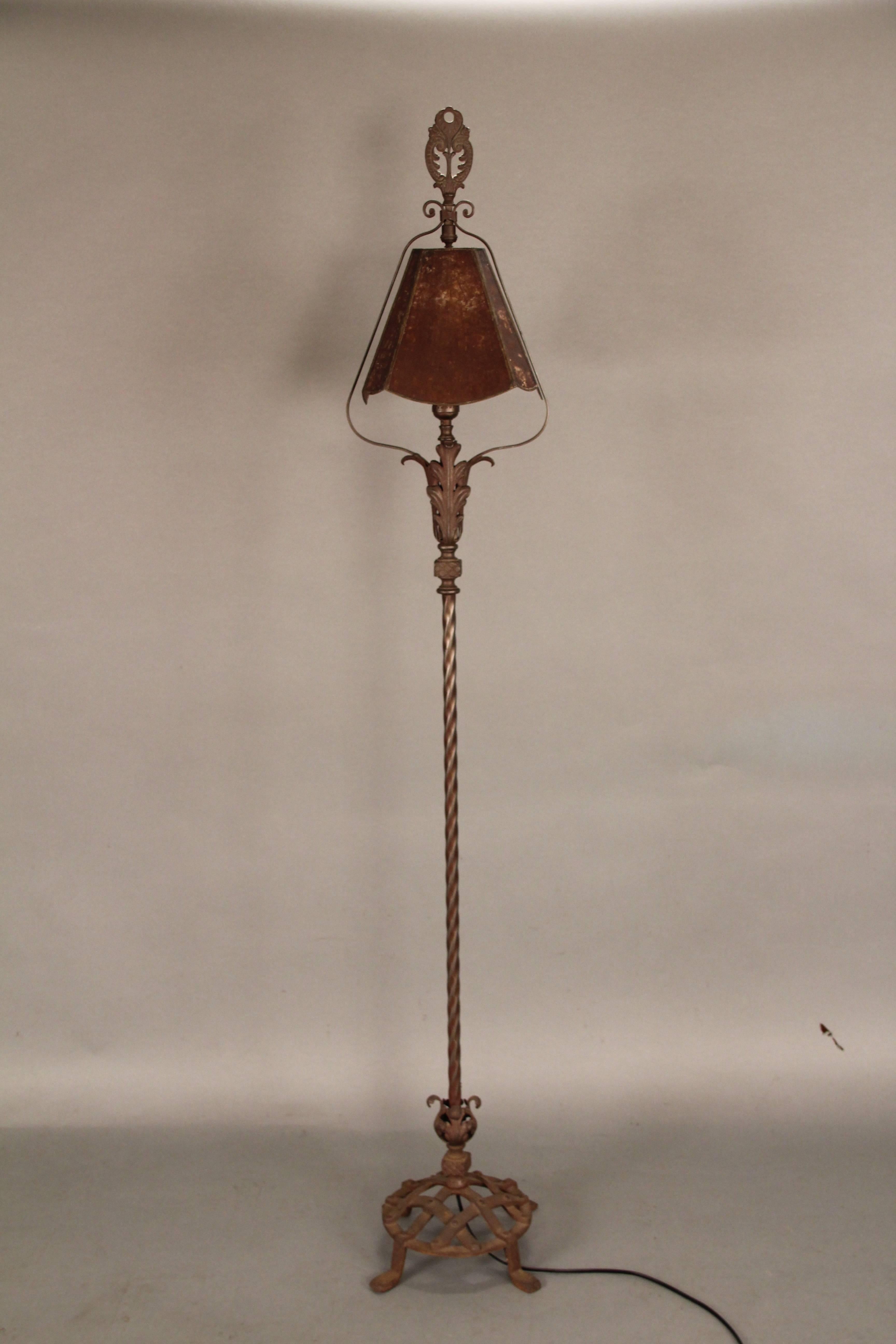Early 20th Century Attractive 1920s Floor Lamp with Original Mica Shade For Sale