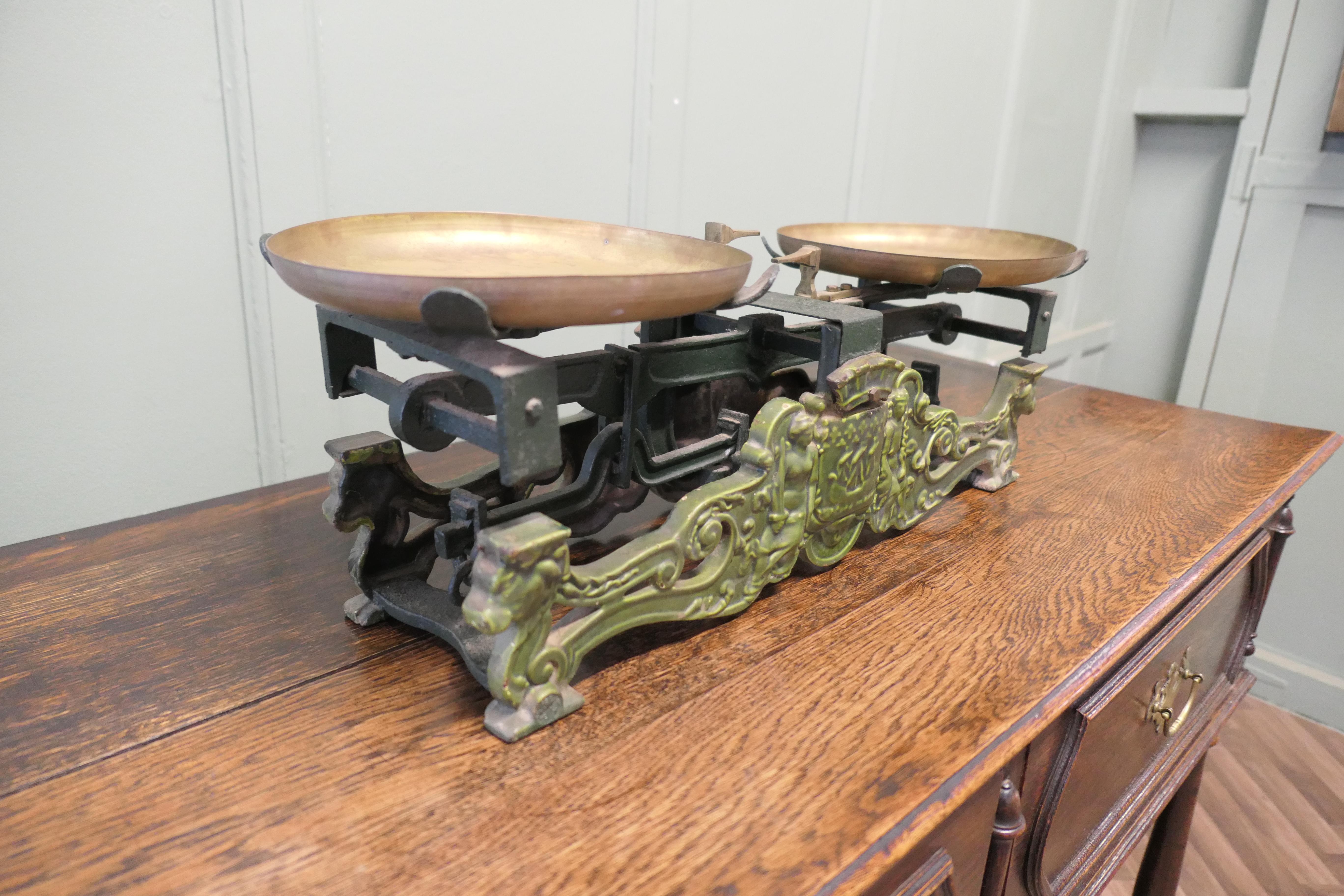 Attractive 19th Century French Grocer’s Balance Scales The scale has 2 brass pan For Sale 1