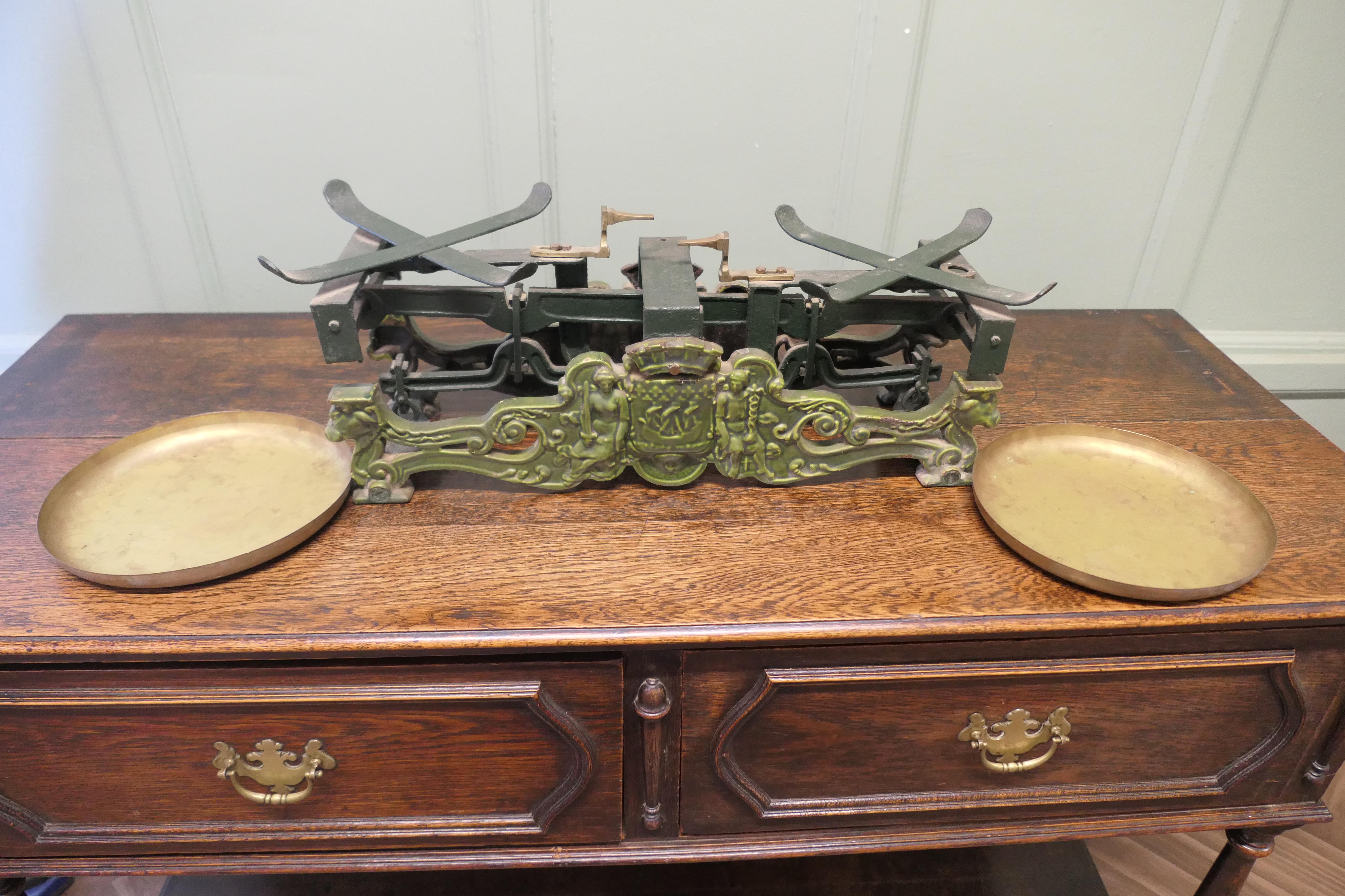 Attractive 19th Century French Grocer’s Balance Scales The scale has 2 brass pan For Sale 2