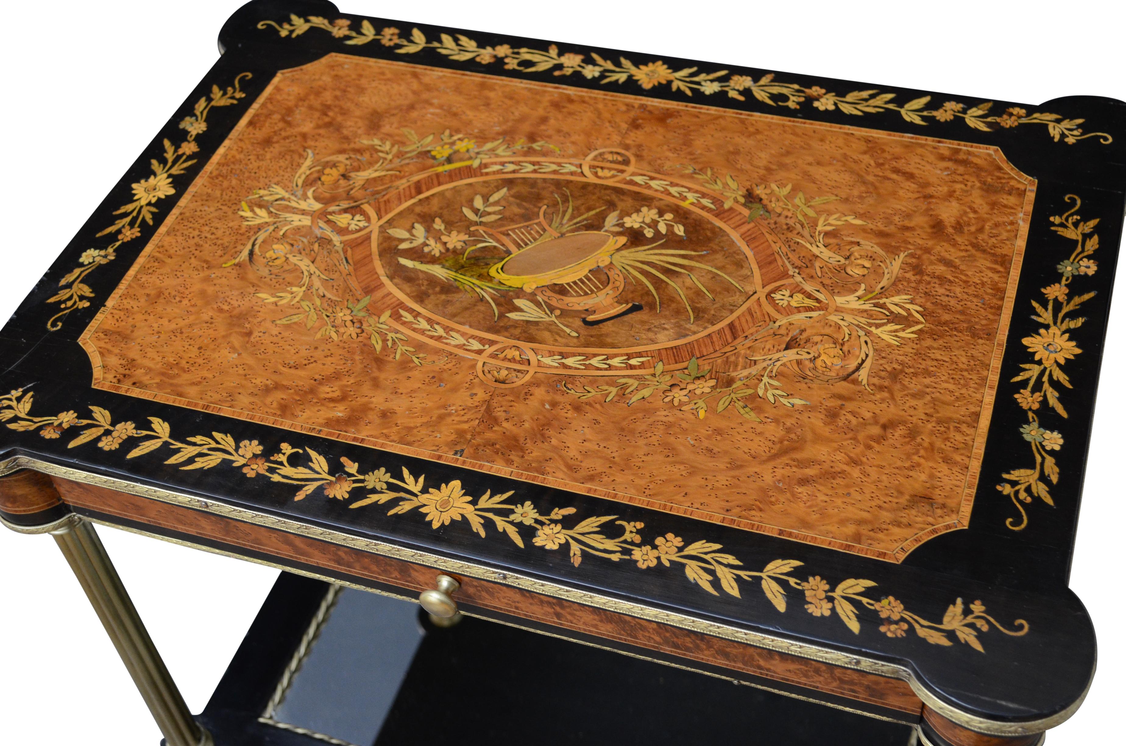 Victorien tardif Table d'appoint française du 19ème siècle en bois de thuya en vente