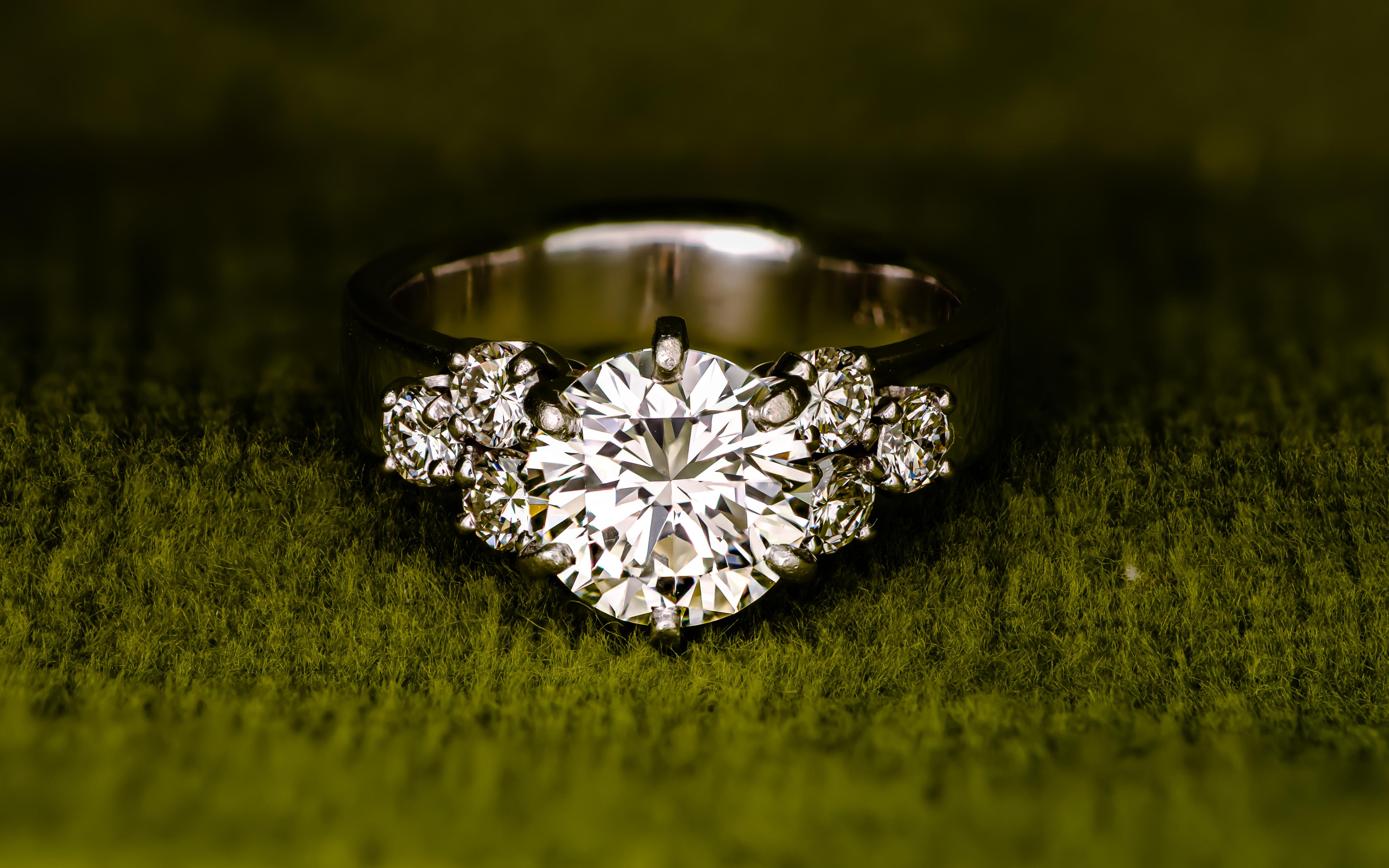 Attractive 2.05 Carat Diamond Platinum Lustrous Engagement Ring In Good Condition For Sale In Lombard, IL