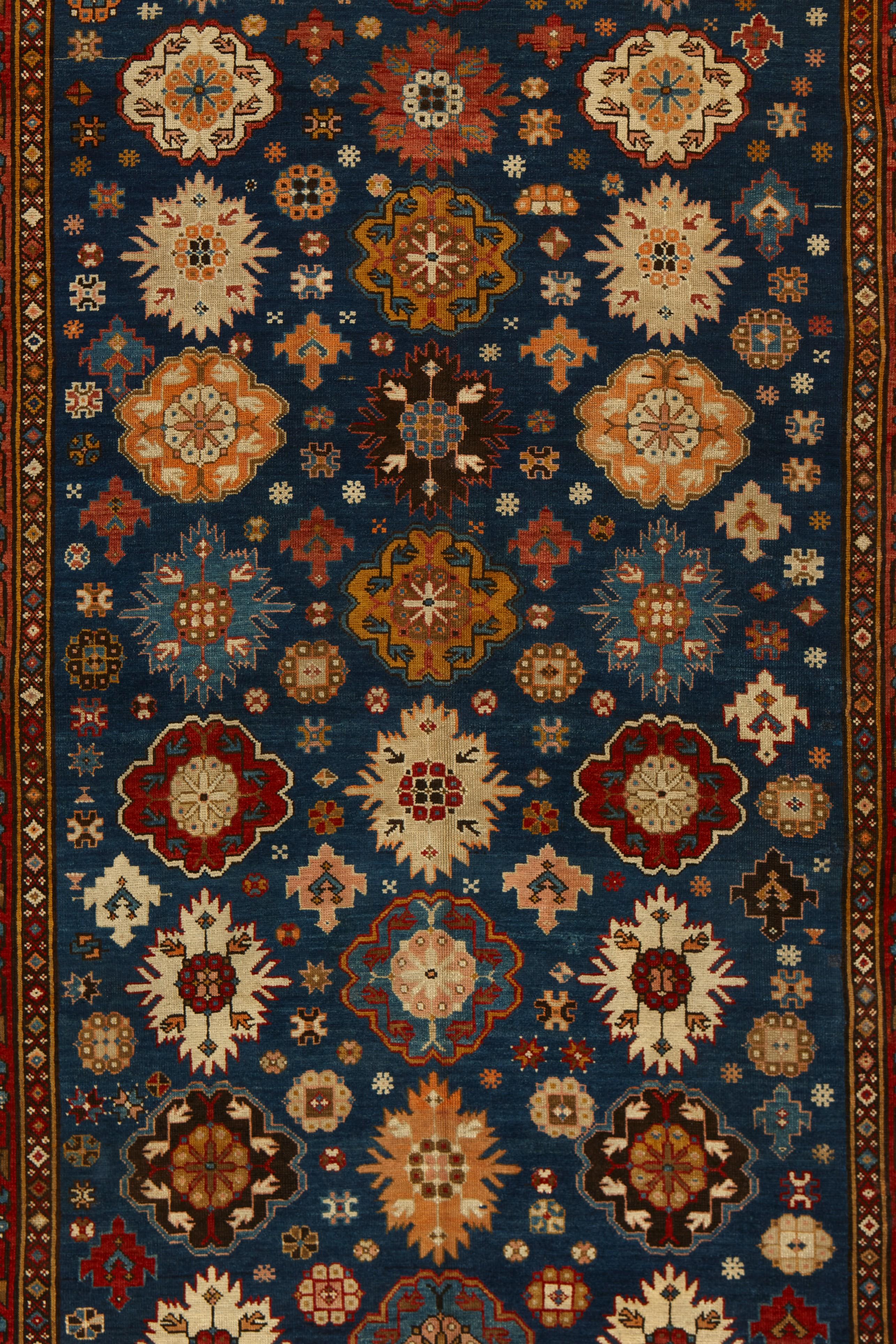 Annodato a mano Attraente Tappeto antico Daghestan Gallery in vendita