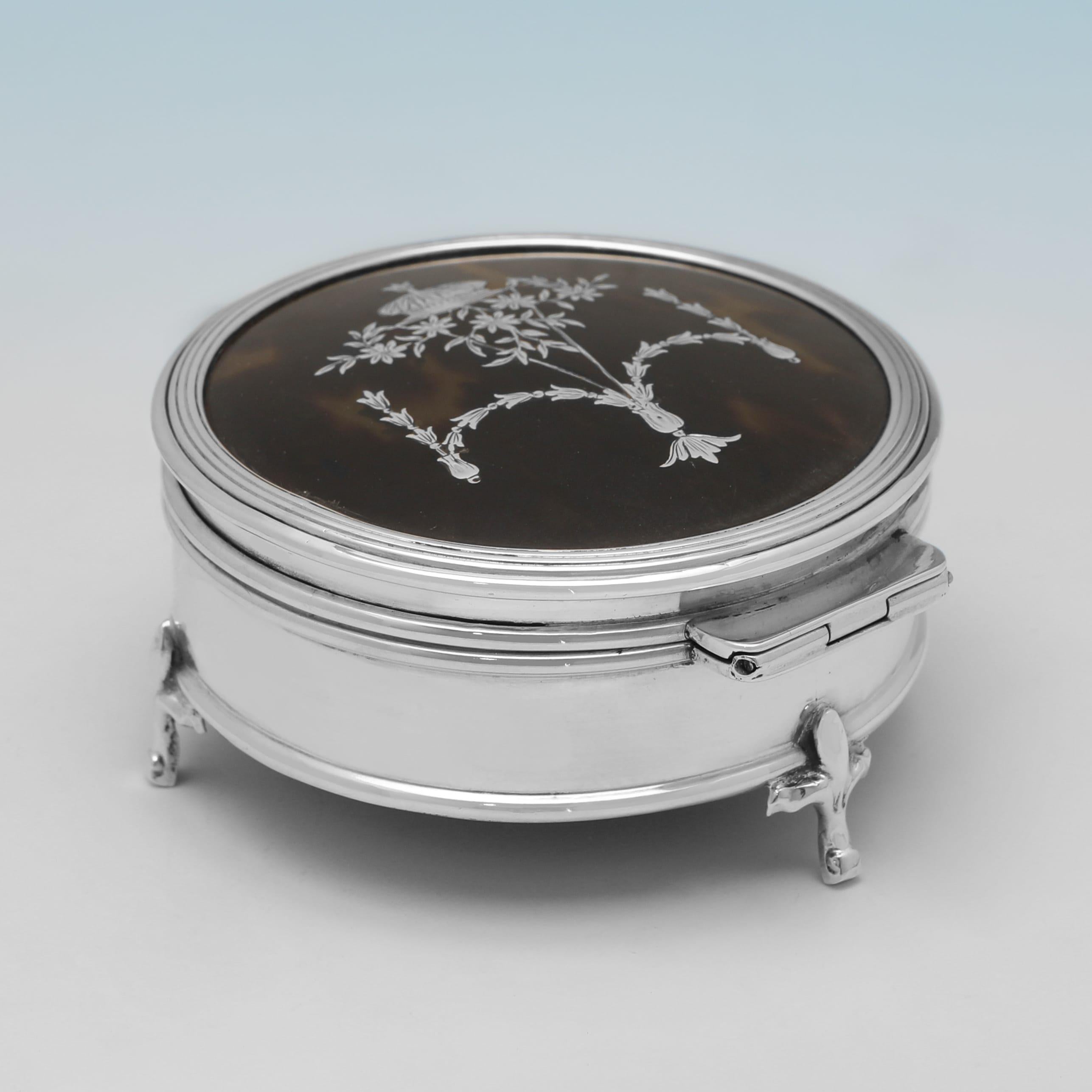 English Attractive antique jewellery box made in 1911 by Mappin & Webb