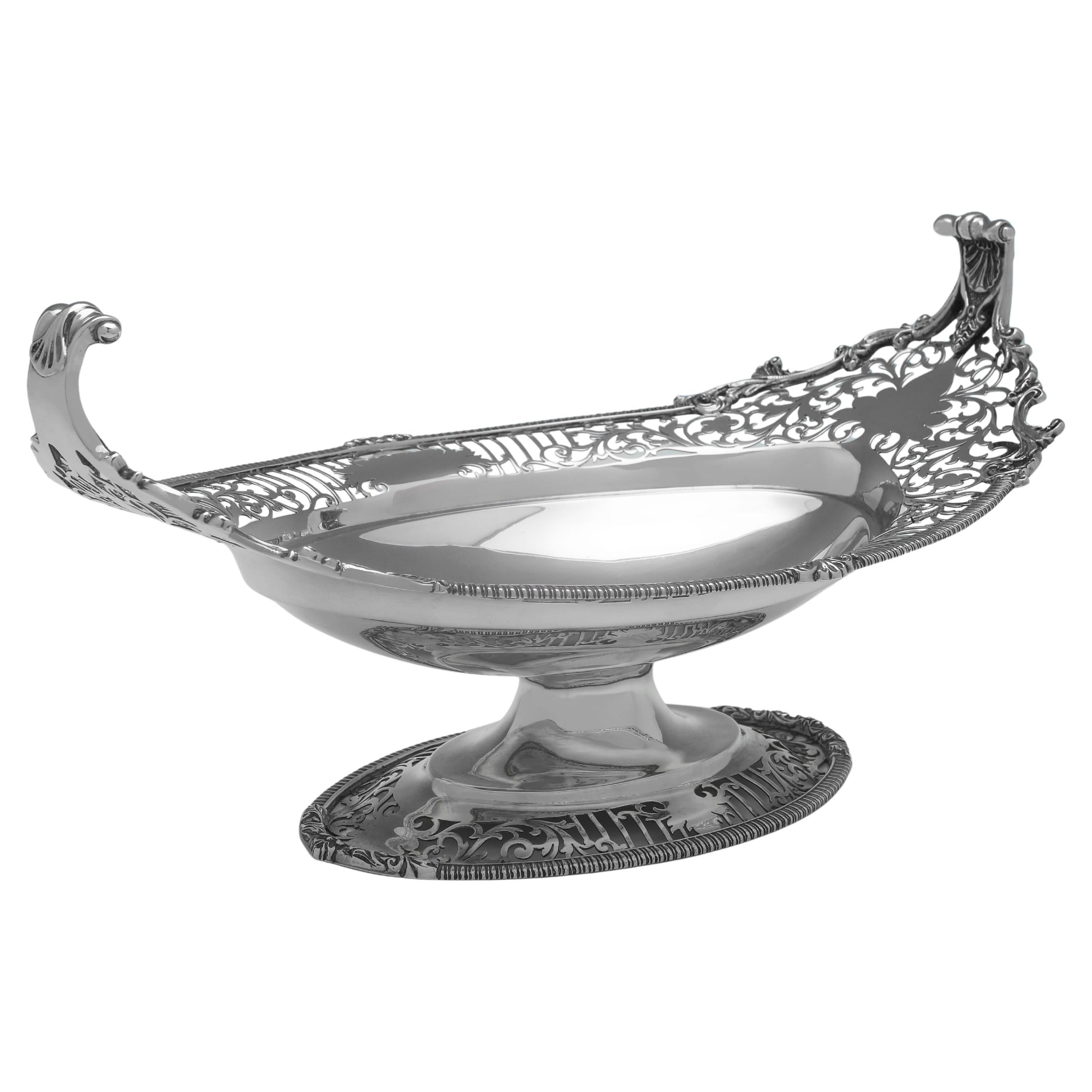 Attractive antique sterling silver centrepiece dish made in London in 1913