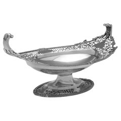 Attractive Antique sterling silver centrepiece dish made in London in 1913