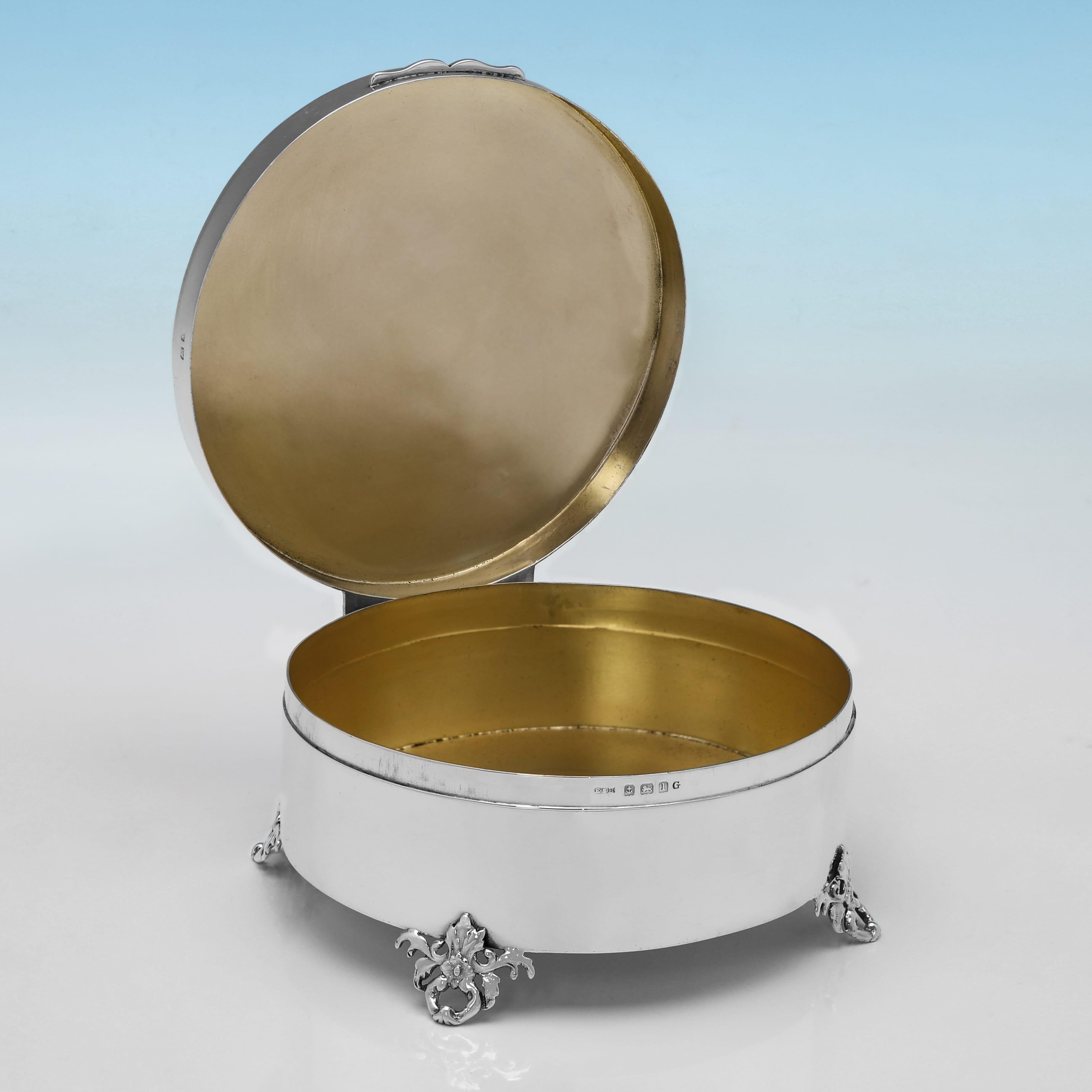 Atractivo joyero antiguo de plata de ley fabricado en Birmingham en 1910 Inglés en venta