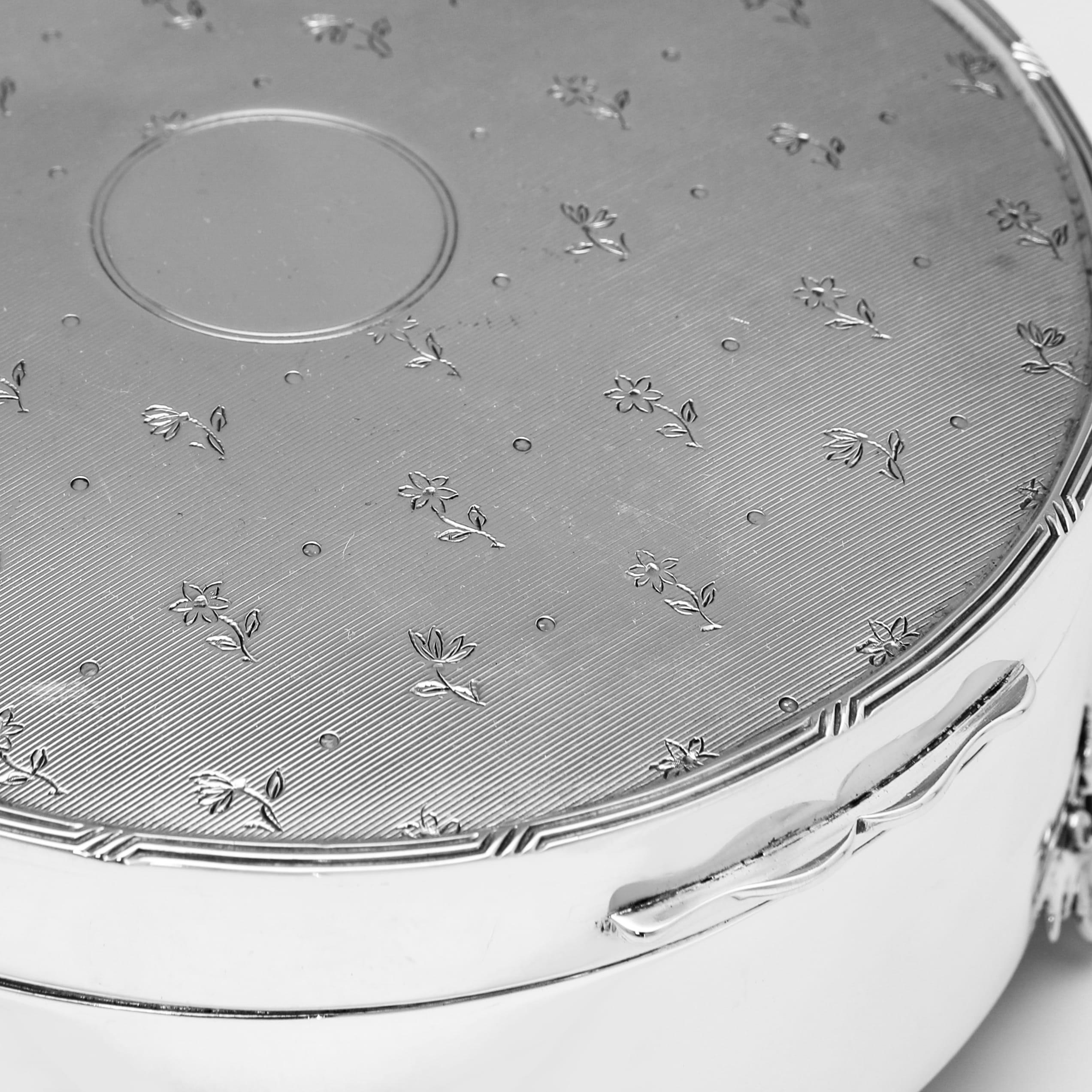 Atractivo joyero antiguo de plata de ley fabricado en Birmingham en 1910 en Bueno estado para la venta en London, London