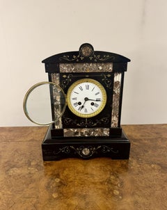 Atractivo reloj victoriano antiguo de mármol para la chimenea