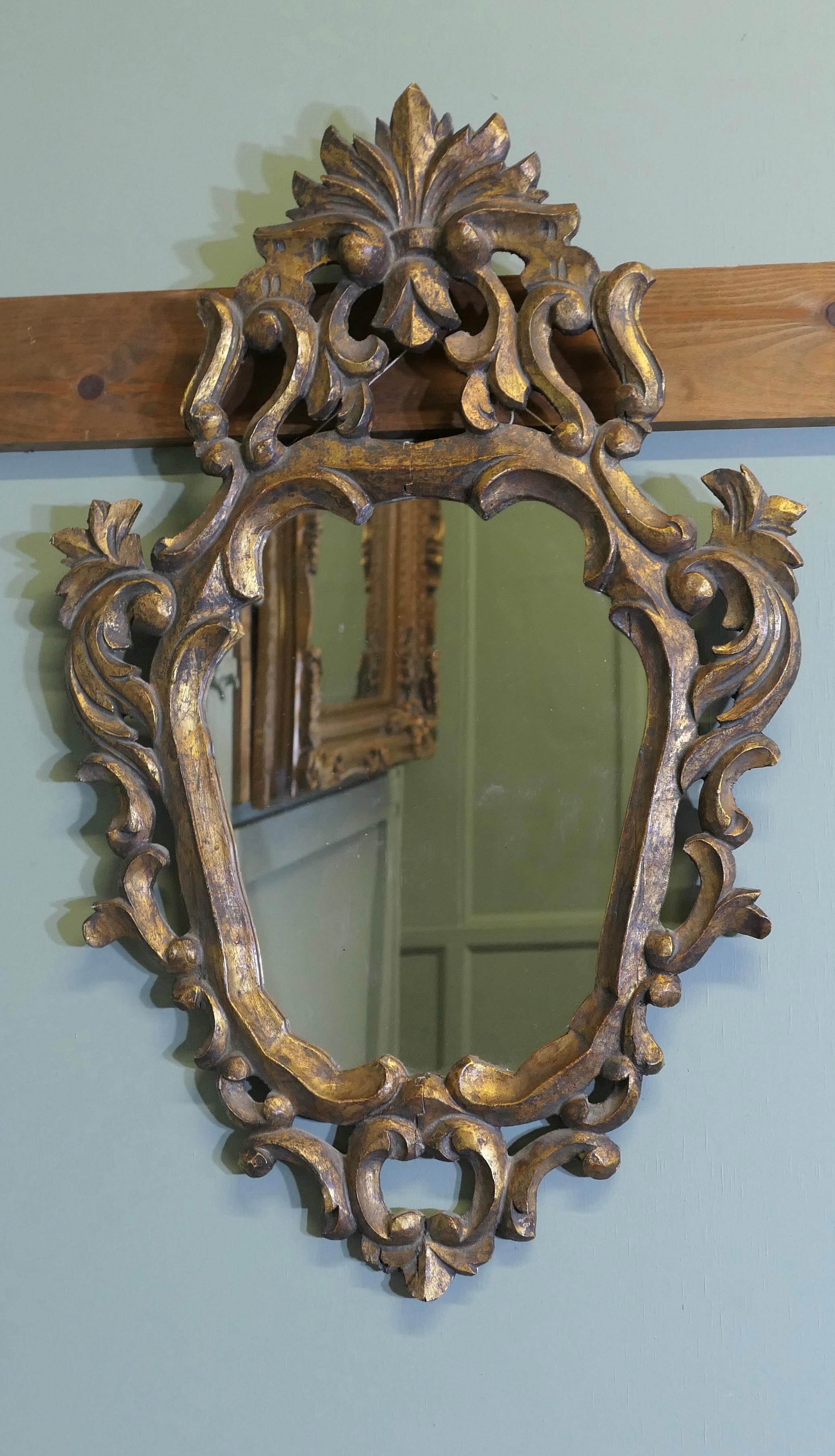 Attractive Baroque Style Small Gilt Wall Mirror Renacimiento barroco en venta