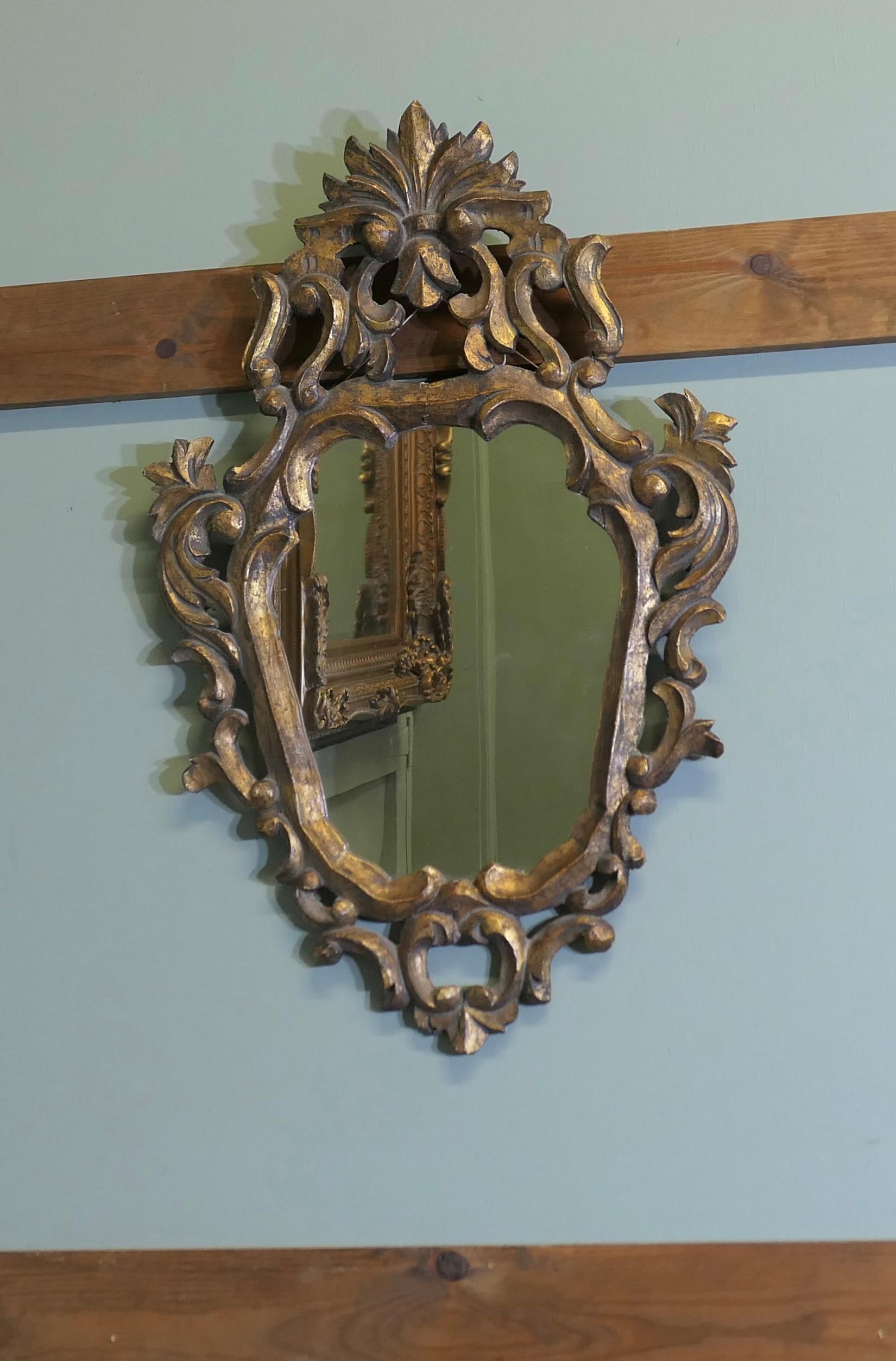 Attractive Baroque Style Small Gilt Wall Mirror en Bueno estado para la venta en Godshill, Isle of Wight
