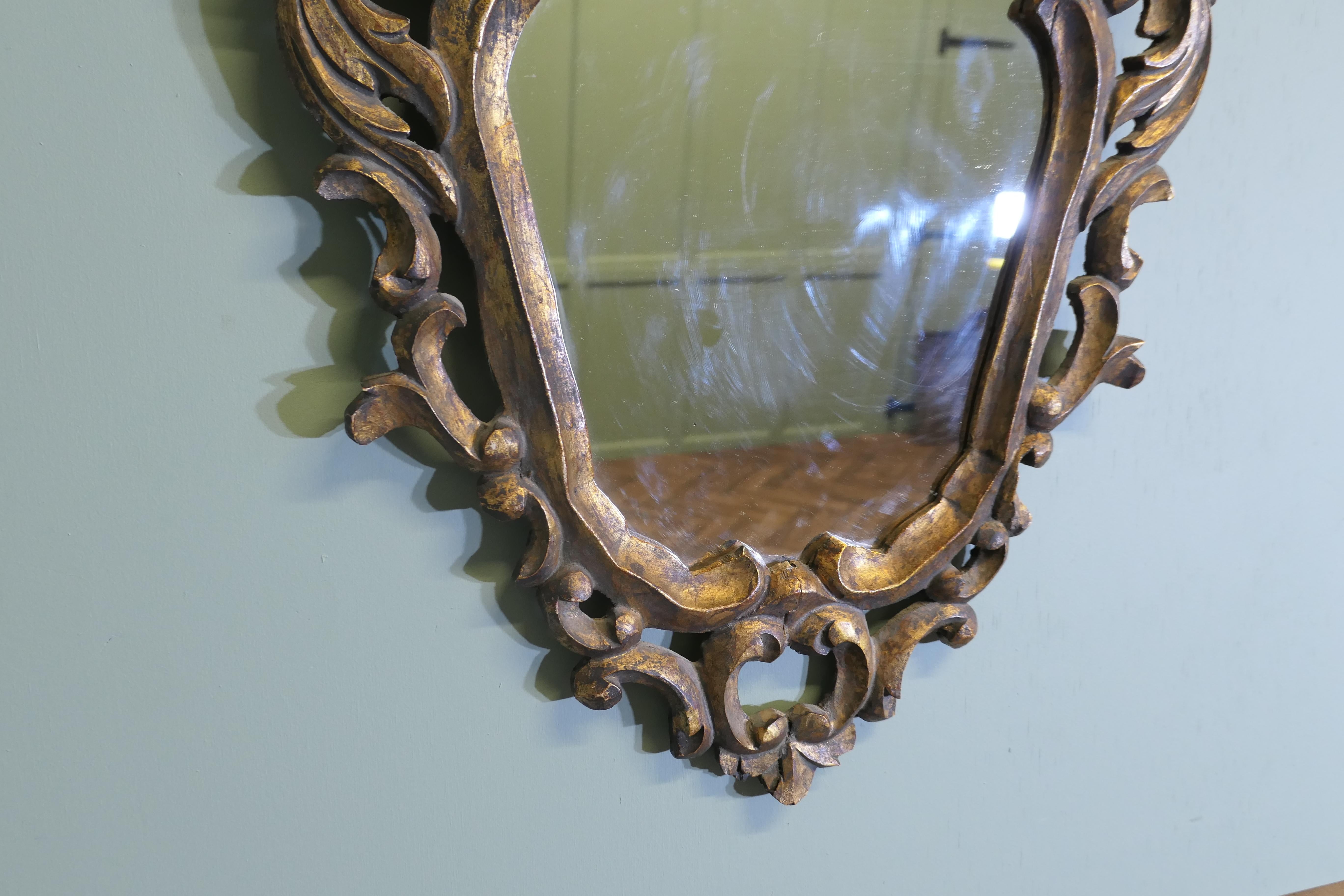 Attractive Baroque Style Small Gilt Wall Mirror en venta 1