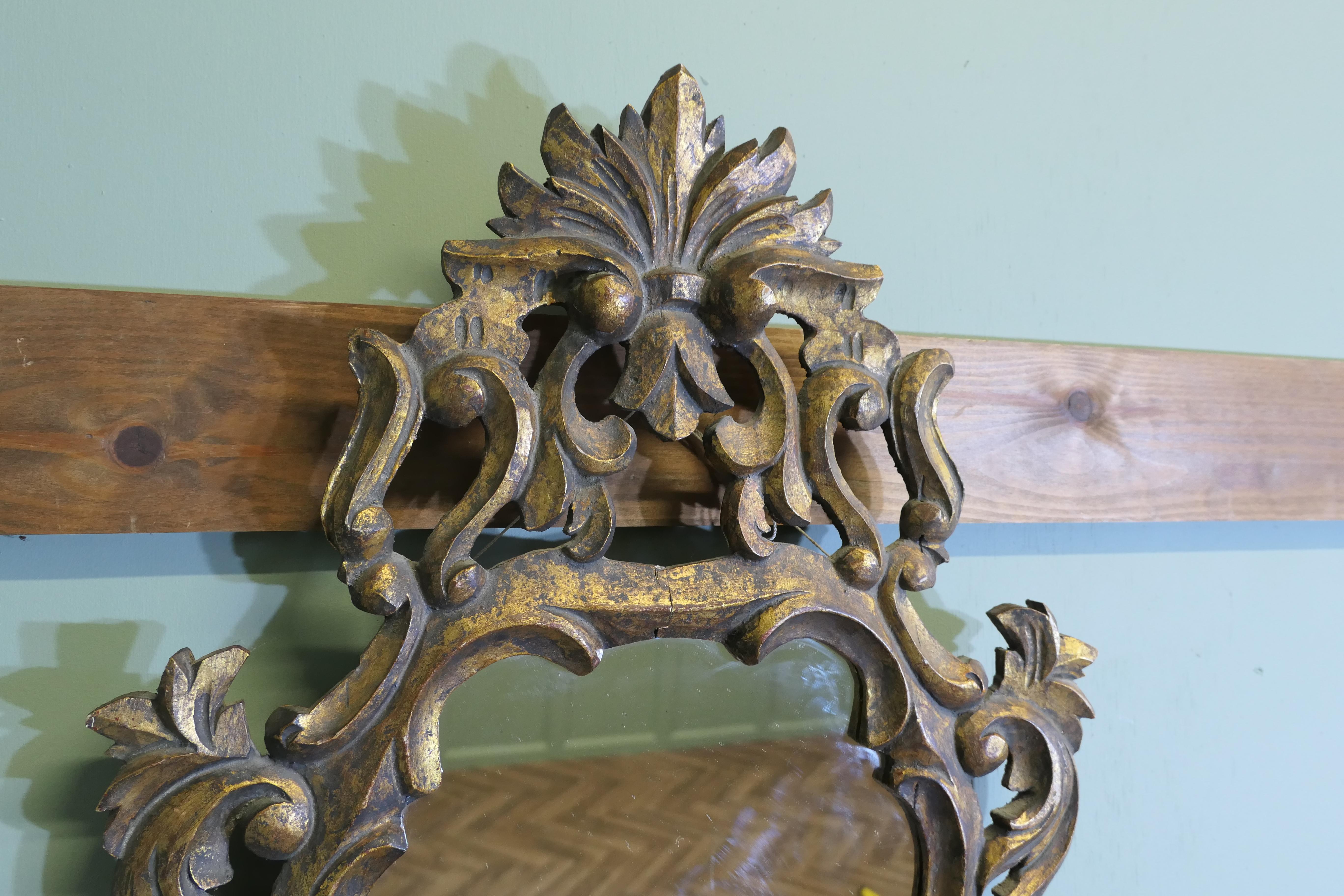 Attractive Baroque Style Small Gilt Wall Mirror en venta 2