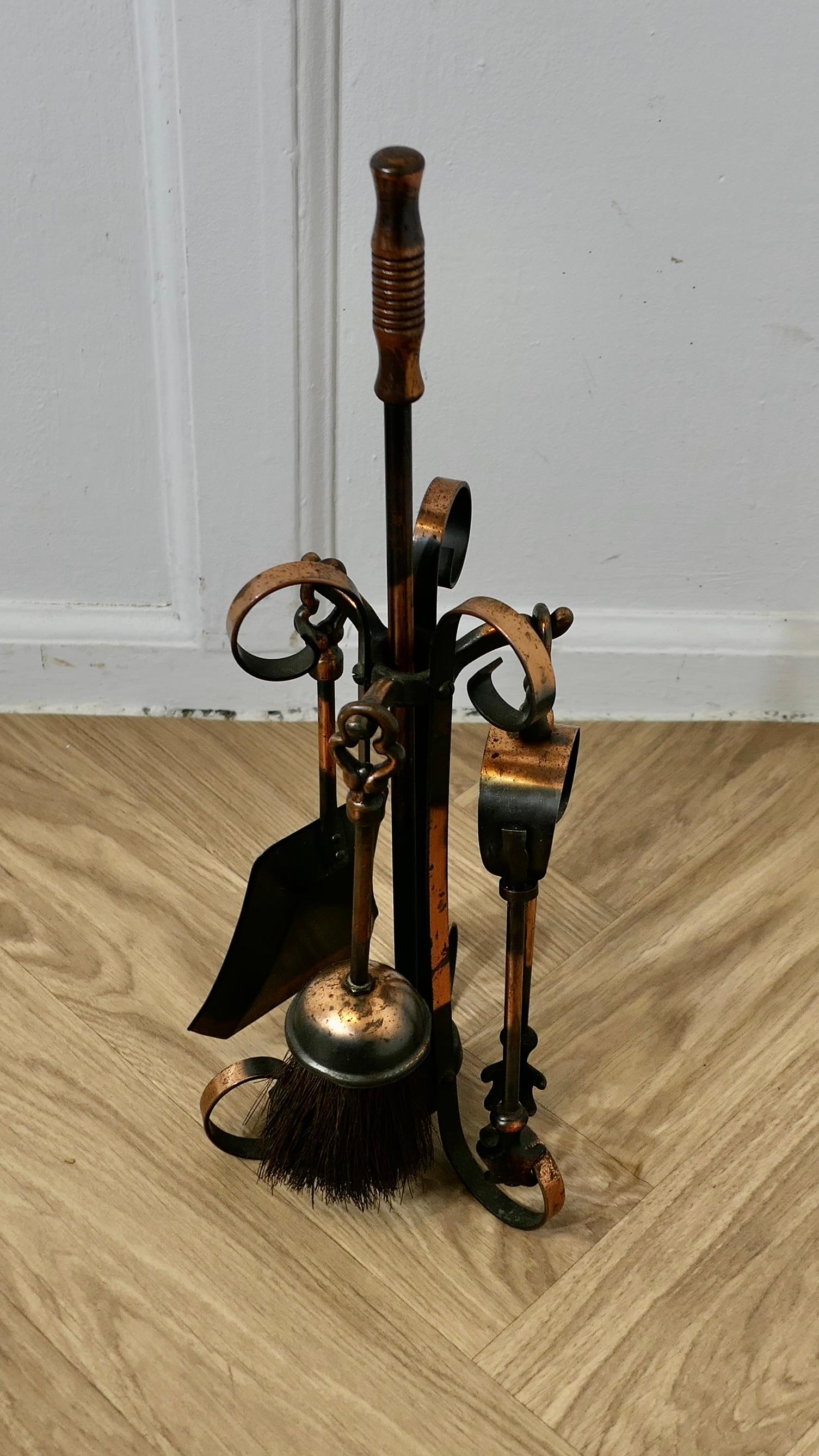 Art Déco Attraente set in ottone per il caminetto, strumenti per il caminetto in vendita