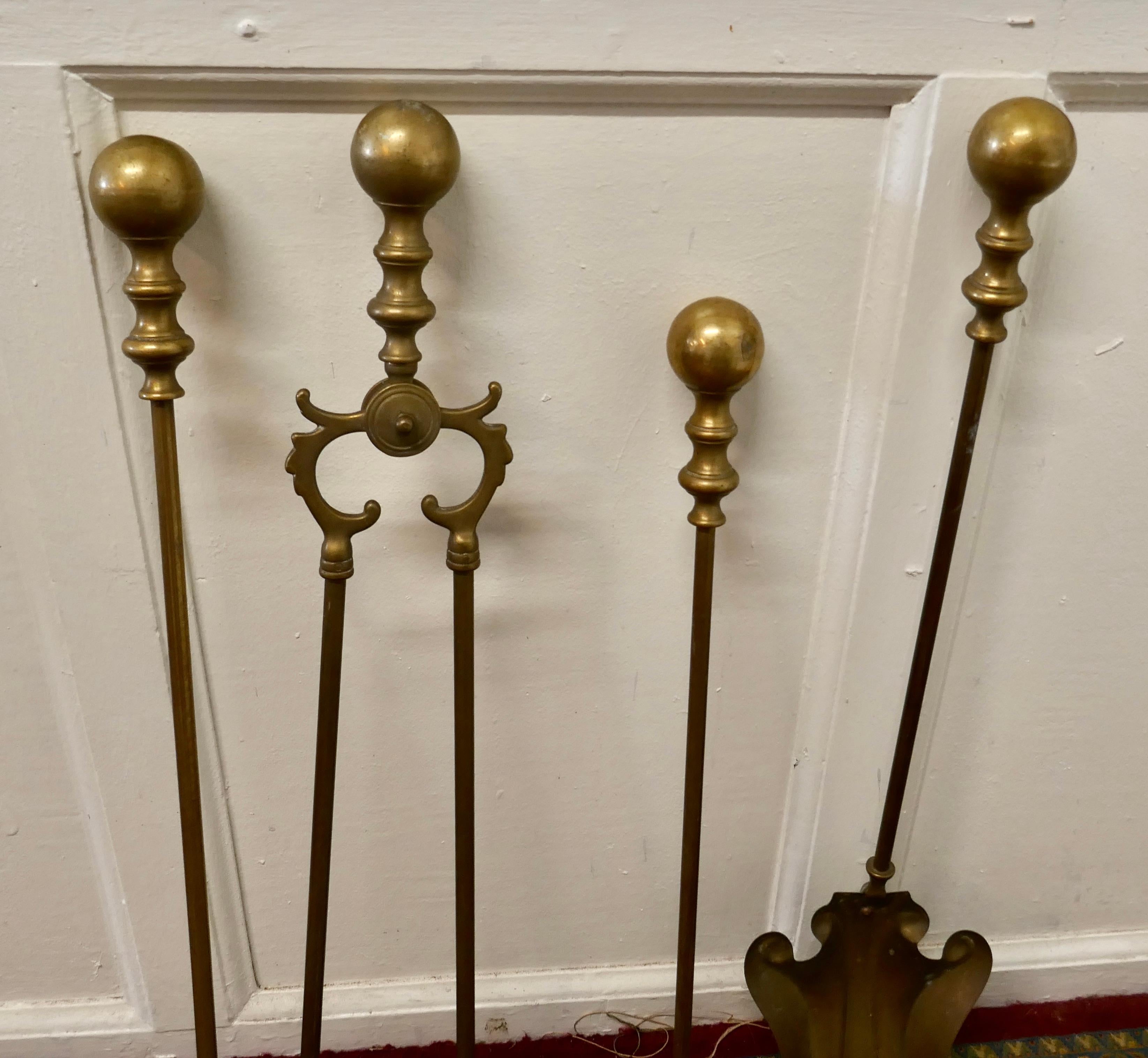 Attractive Brass Fireside Companion Set, Fireside Tools In Good Condition For Sale In Chillerton, Isle of Wight