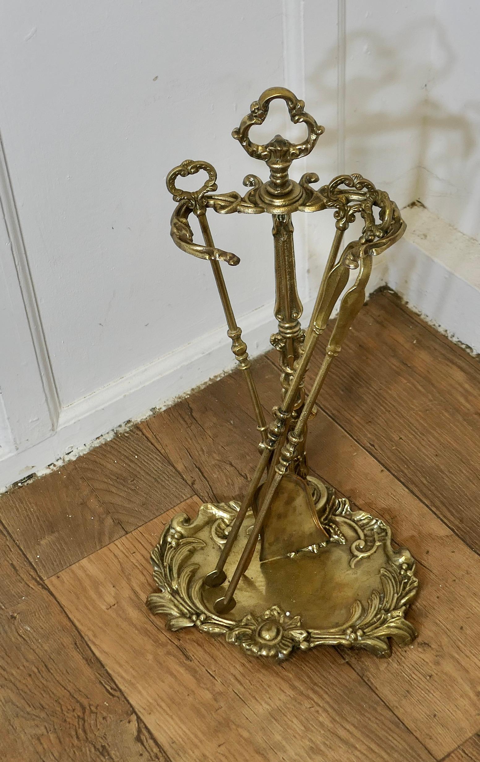 Attractive Brass Rococo Style Fireside Companion Set, Fireside Tools In Good Condition For Sale In Godshill, Isle of Wight