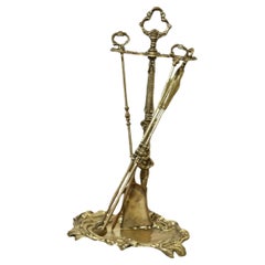 Ensemble de compagnons de cheminée en laiton de style rococo, Outils de cheminée