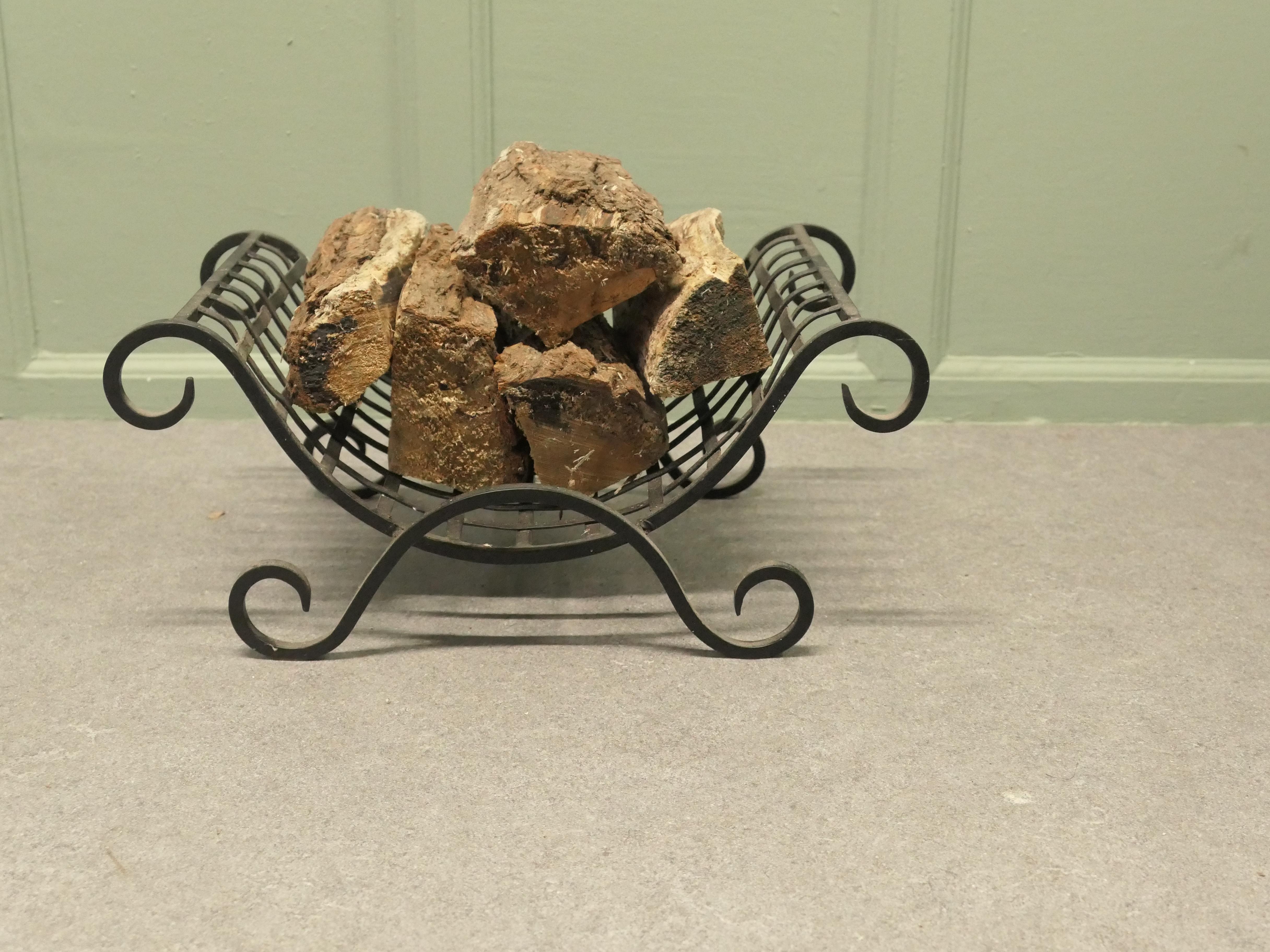 Metà XX secolo Attraente portatronchi in ghisa Questo è un pezzo eccezionale in vendita