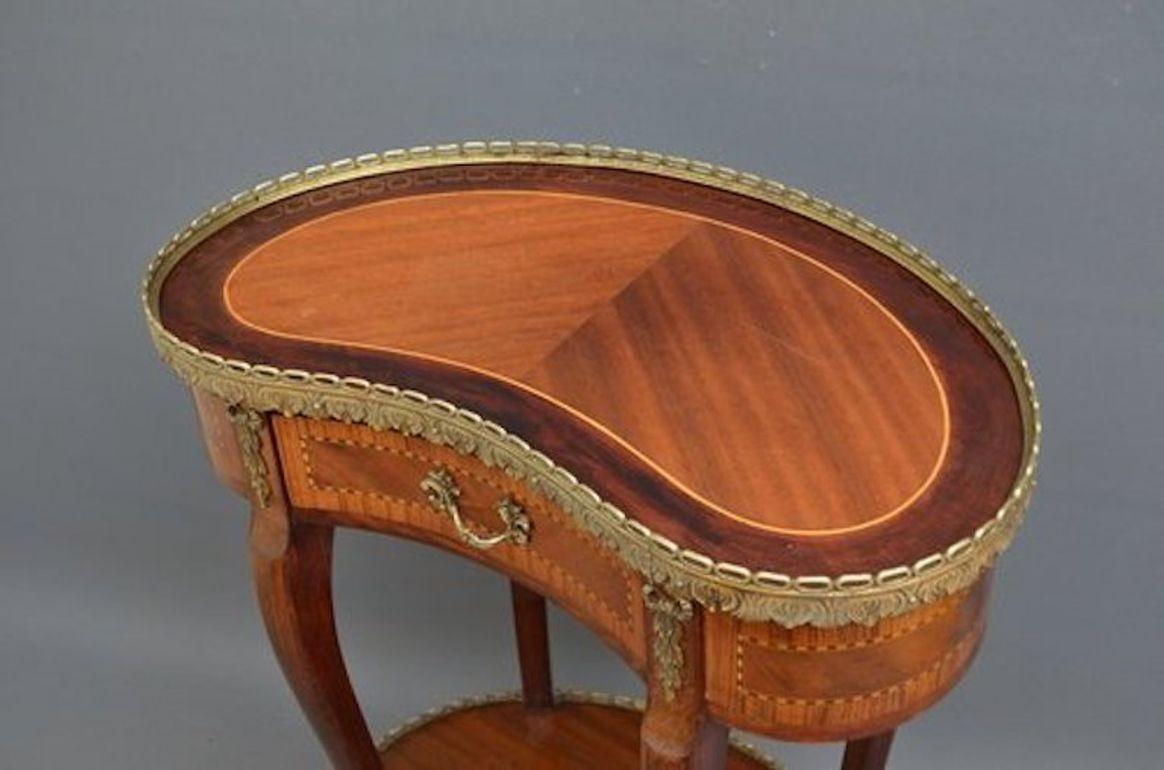 Attractive Continental Occasional Table In Excellent Condition For Sale In Whaley Bridge, GB