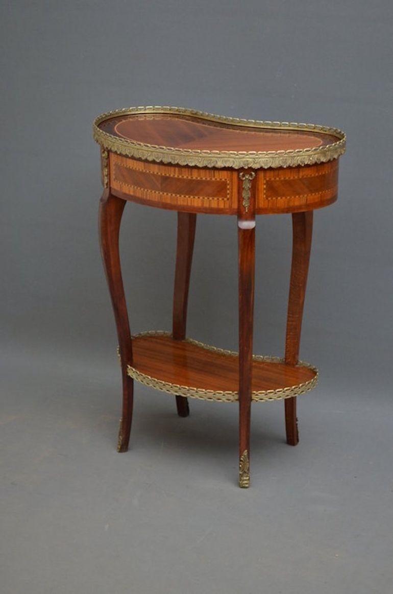 Attractive table d'appoint continentale en vente 2
