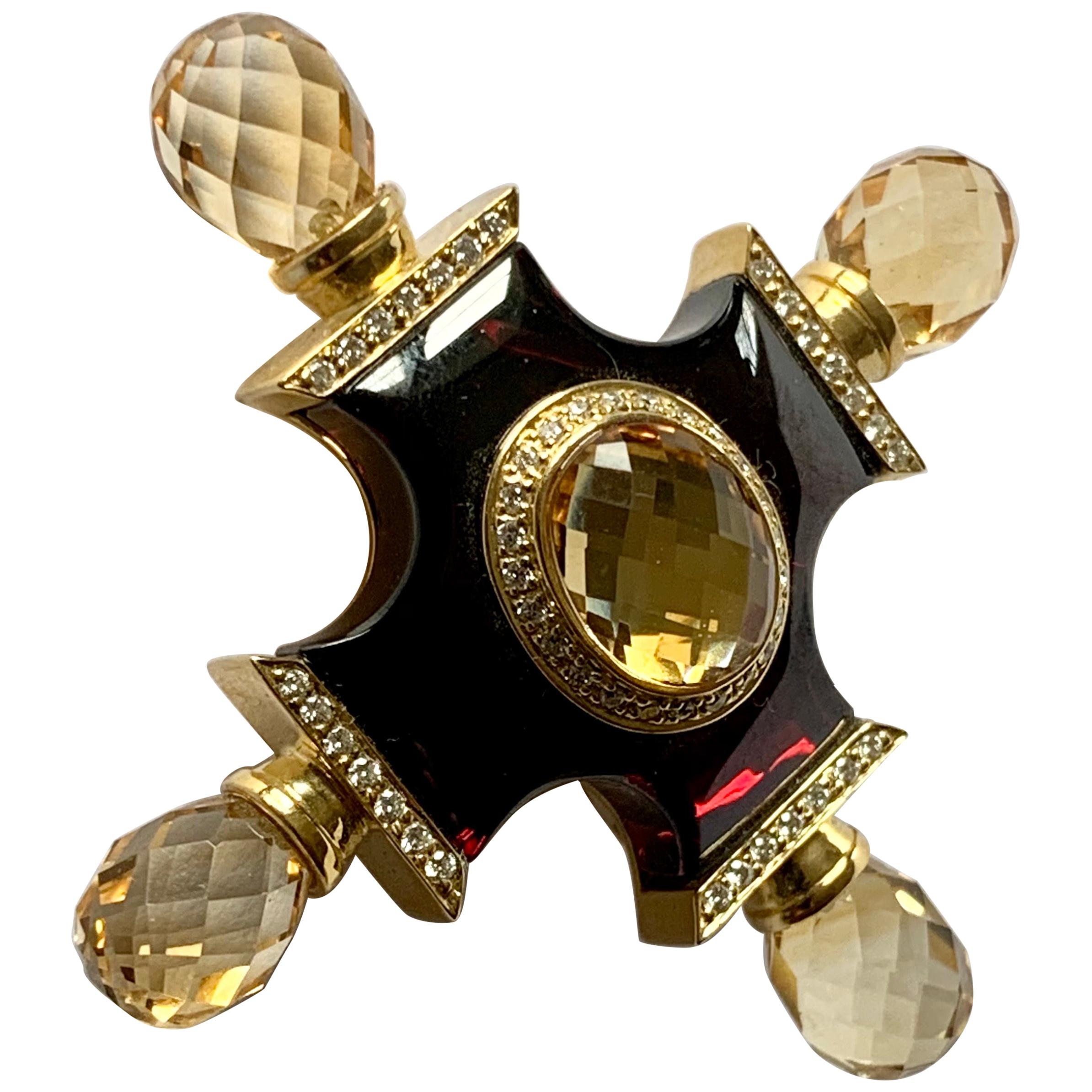 Attrayante broche ou pendentif croix de Malte en or jaune 18 carats, diamants et citrine en vente