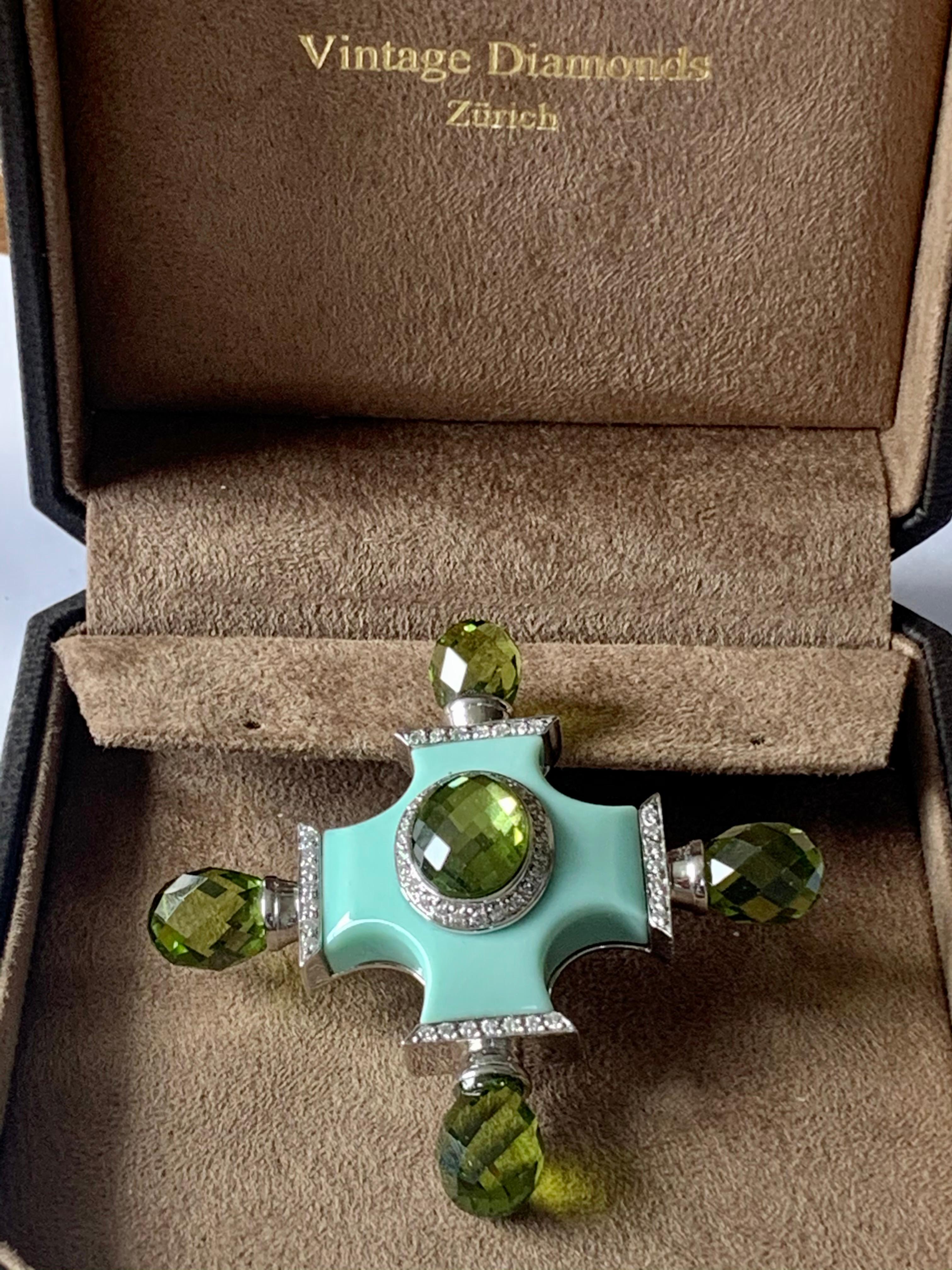 Attractive Diamond Green Quartz Maltese Cross Brooch/Pendant 18 Karat White Gold For Sale 1