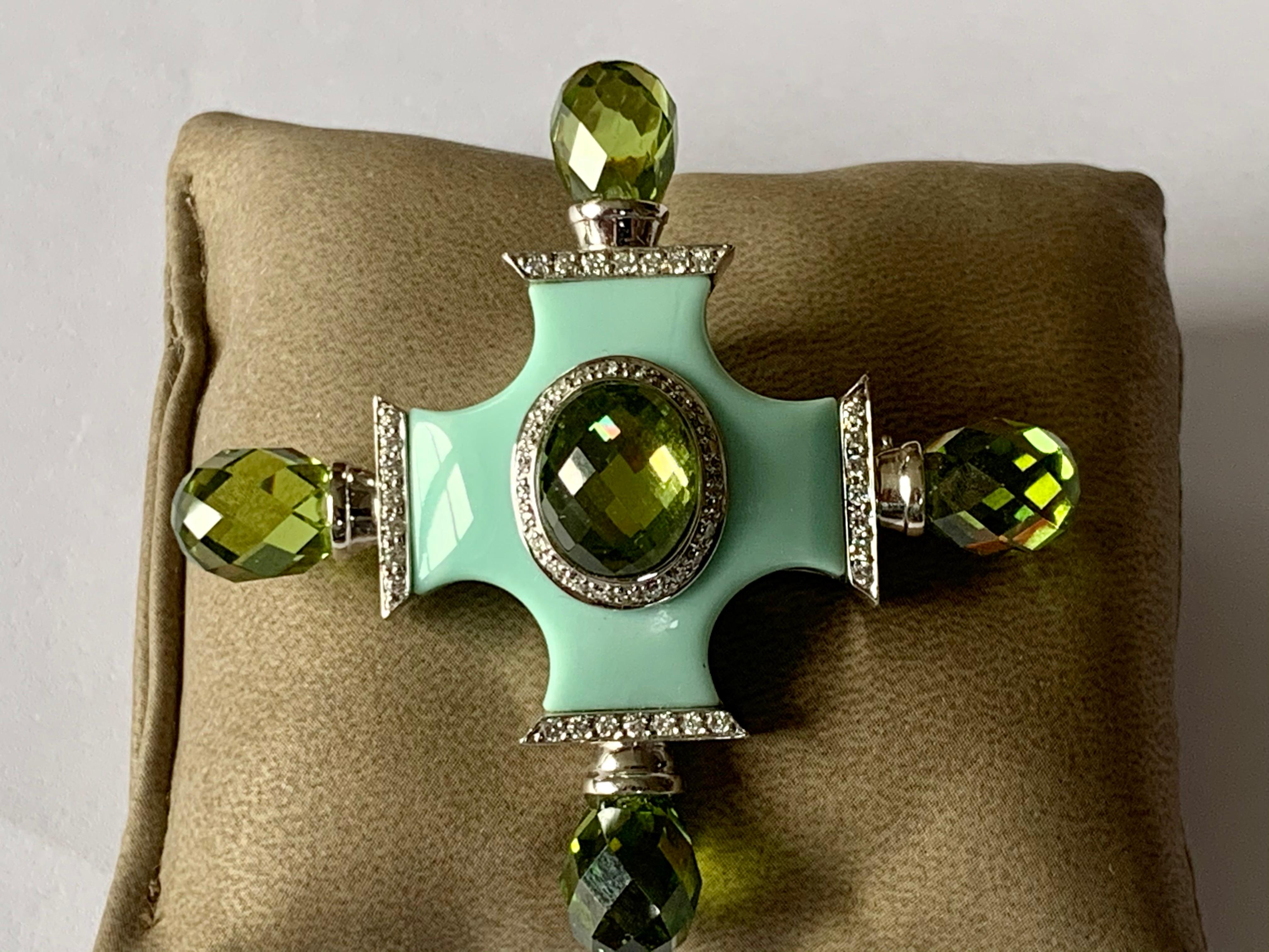 Attractive Diamond Green Quartz Maltese Cross Brooch/Pendant 18 Karat White Gold For Sale 2