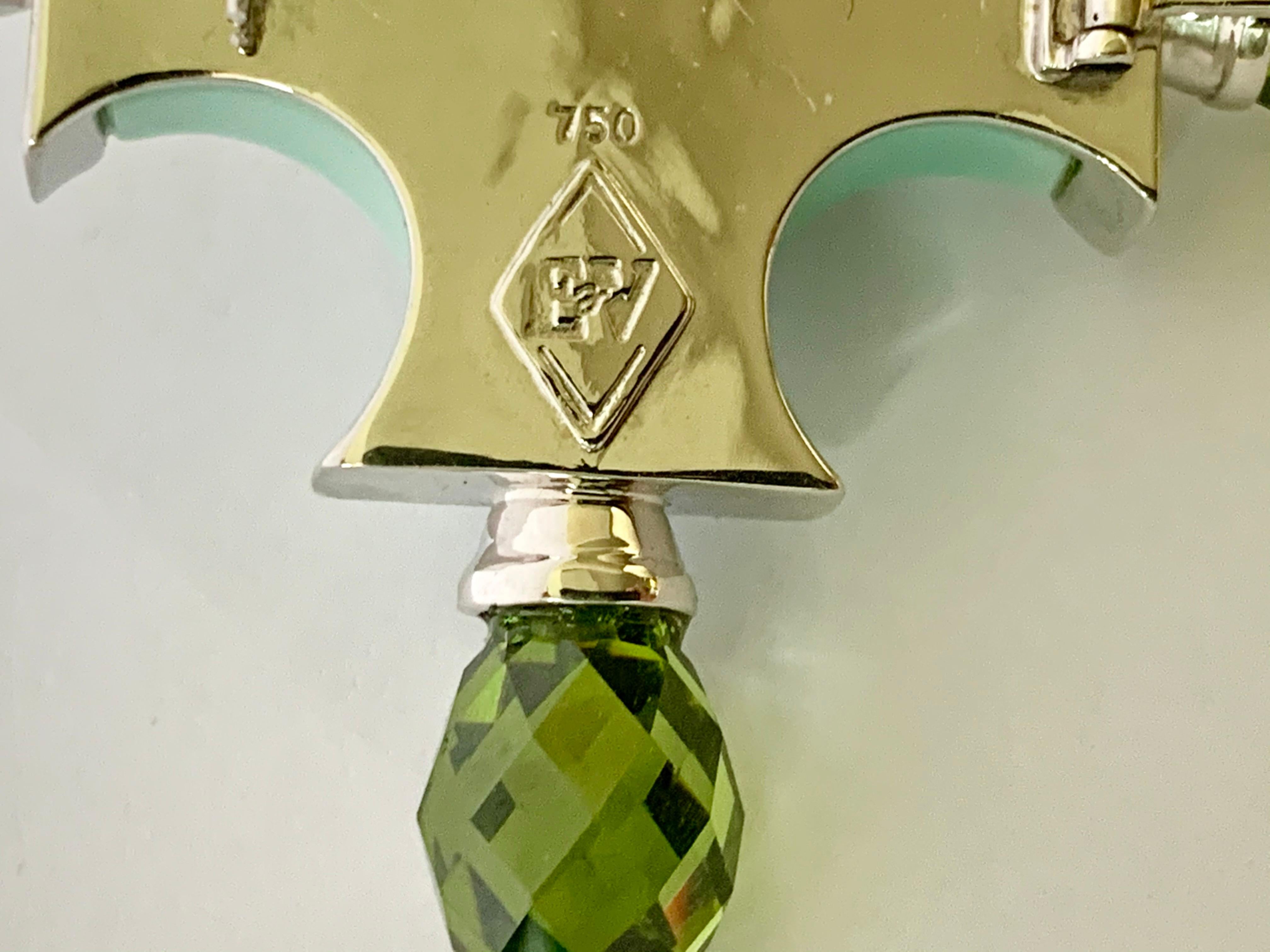 Contemporain Attrayante broche/pendentif de croix de Malte en or blanc 18 carats avec diamants et quartz vert en vente