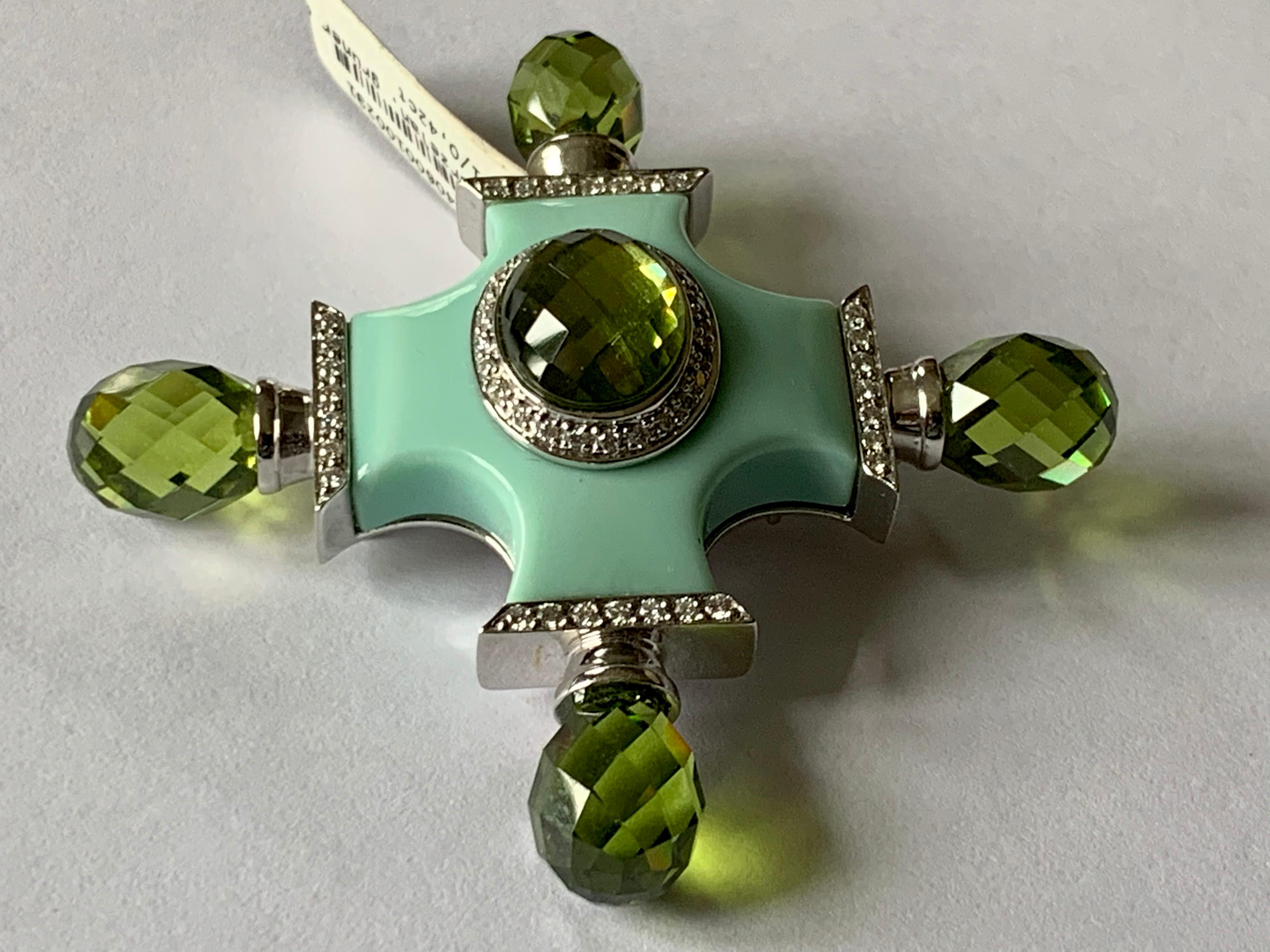 Women's or Men's Attractive Diamond Green Quartz Maltese Cross Brooch/Pendant 18 Karat White Gold For Sale